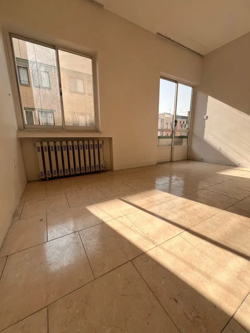 خاص‌ترین۸۳متری پونک میرزابابایی بالکن ۱۰ متری