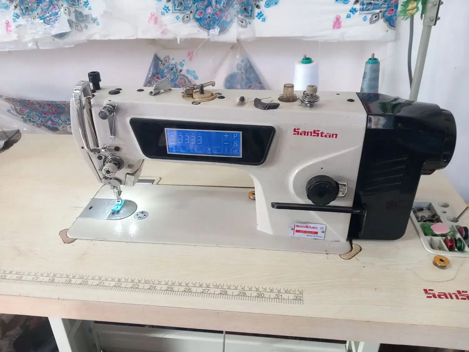 چرخ راسته دوز|چرخ خیاطی و ریسندگی|شاهنجرین, |دیوار