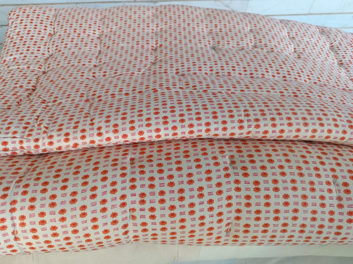 لحاف و تشک پشمی و پنبهای|رختخواب، بالش، پتو|بندر انزلی, معلم|دیوار