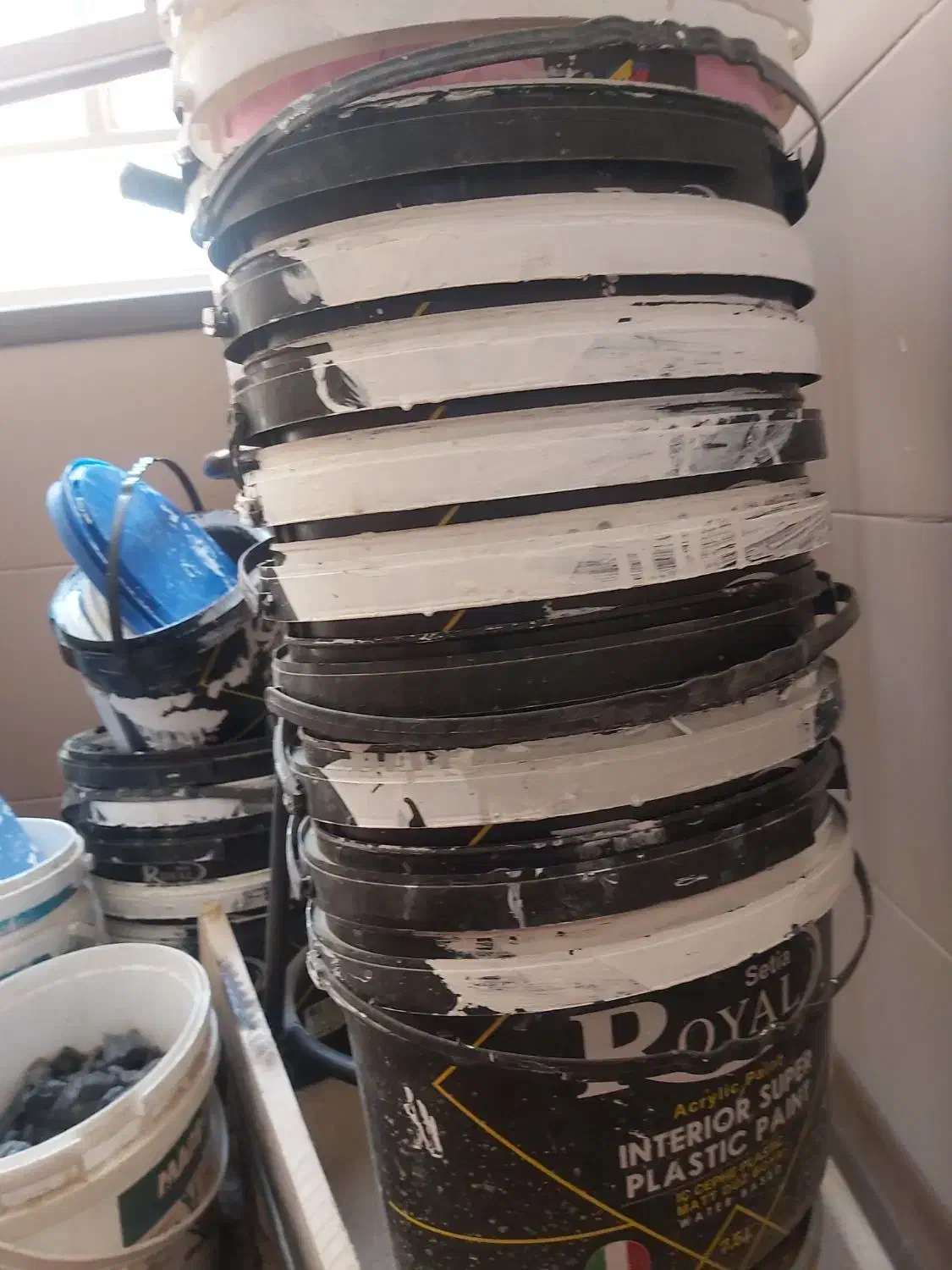 سطل رنگی حدود ۴۰ عدداست|ظروف نگهدارنده، پلاستیکی، یکبارمصرف|یزد, |دیوار