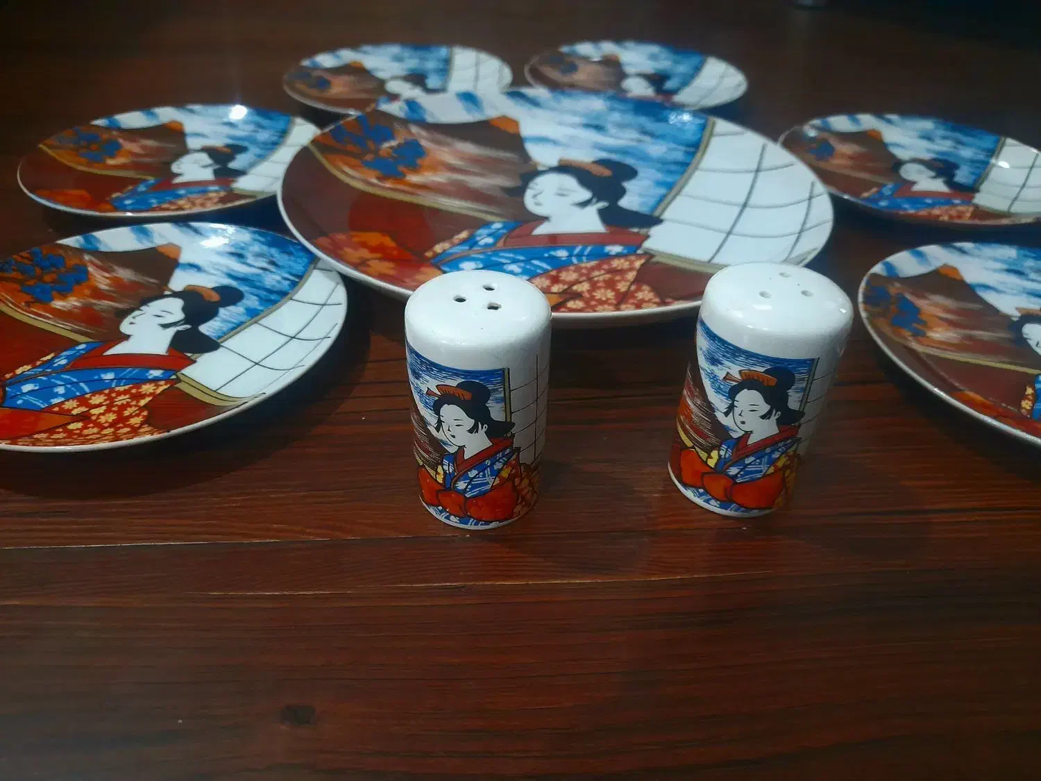 ظروف قدیمی|کلکسیون اشیاء عتیقه|اراک, |دیوار