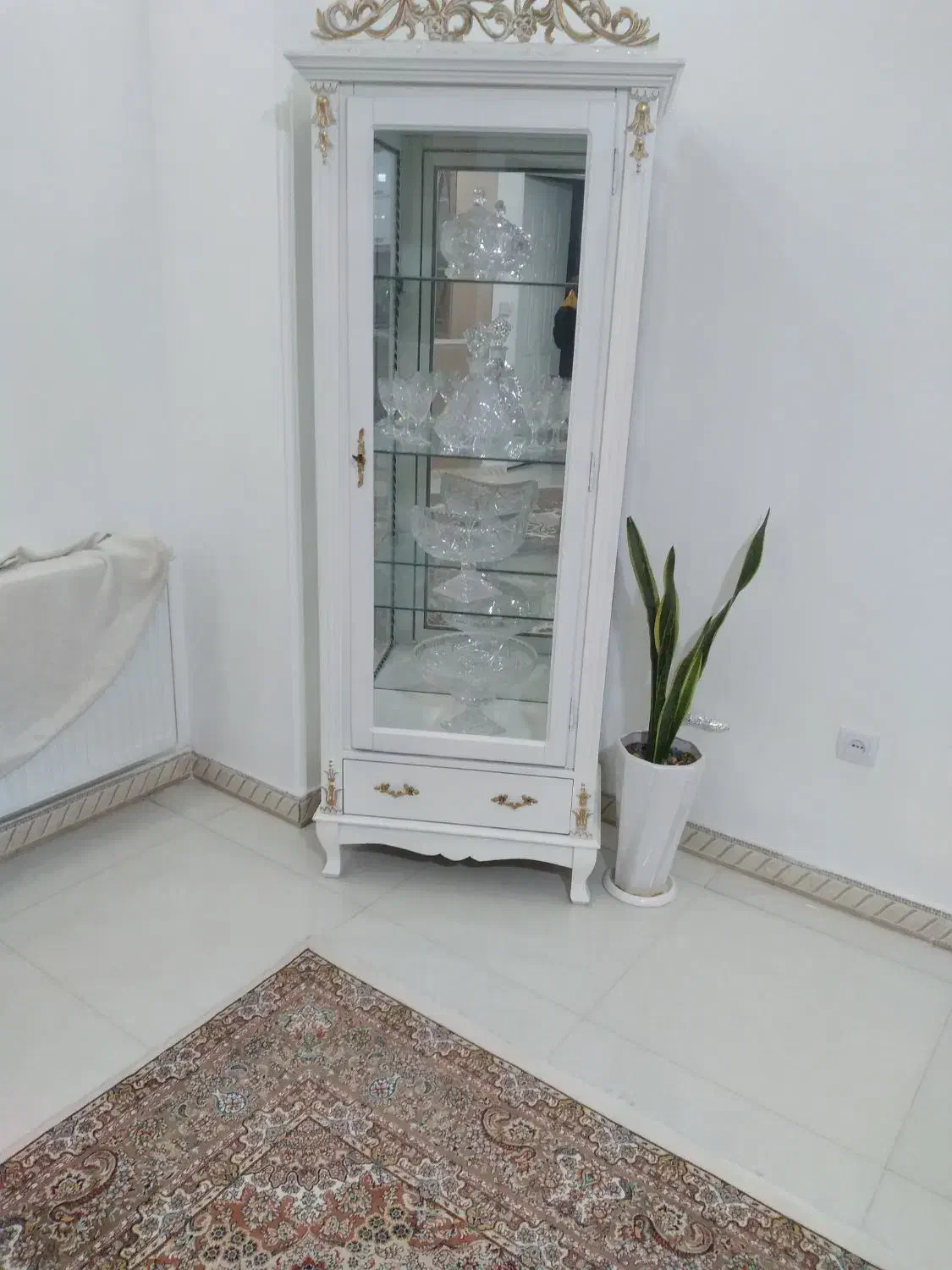 میز جلو مبلی ب همراه عسلی ویک عدد بوفه در حد نو|مبلمان خانگی و میز عسلی|قرچک, میرزائی جنوبی|دیوار