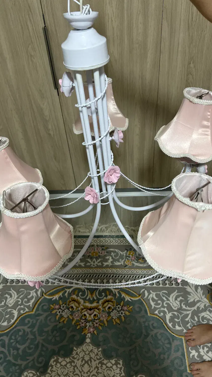 لوستر فانتزی سفید و صورتی|لوستر و چراغ آویز|اصفهان, جلفا|دیوار