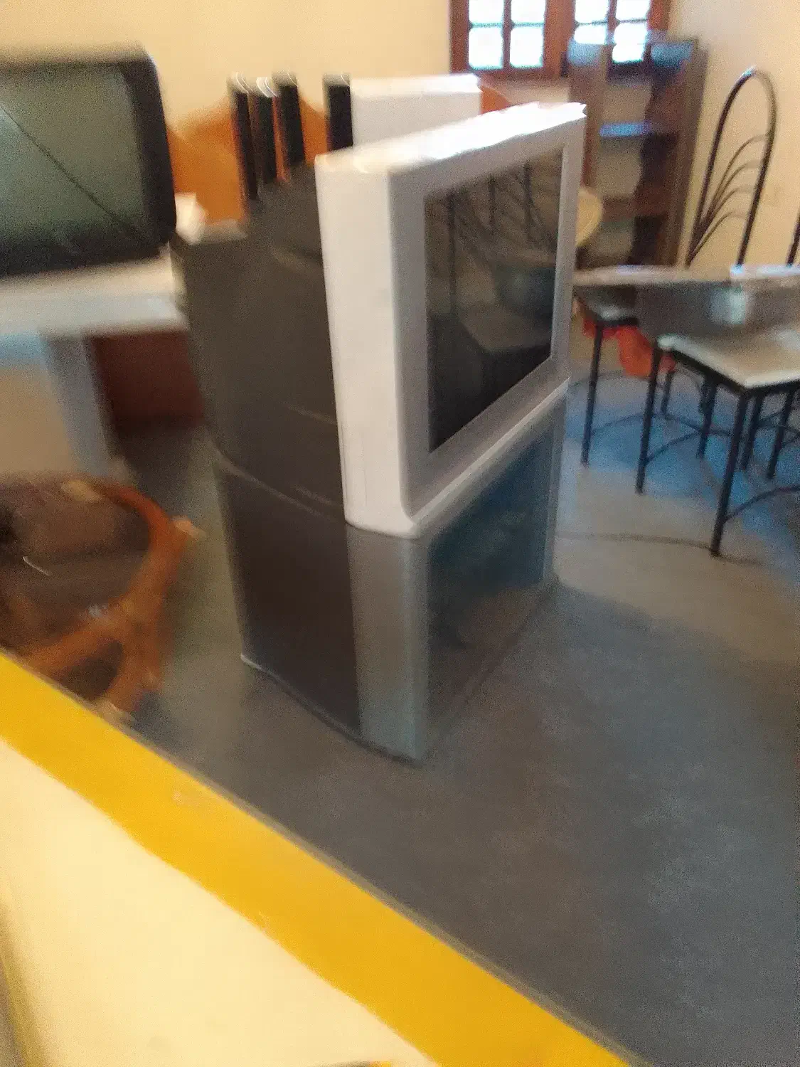 لوازم صوتی وتصویری|تلویزیون و پروژکتور|آمل, |دیوار