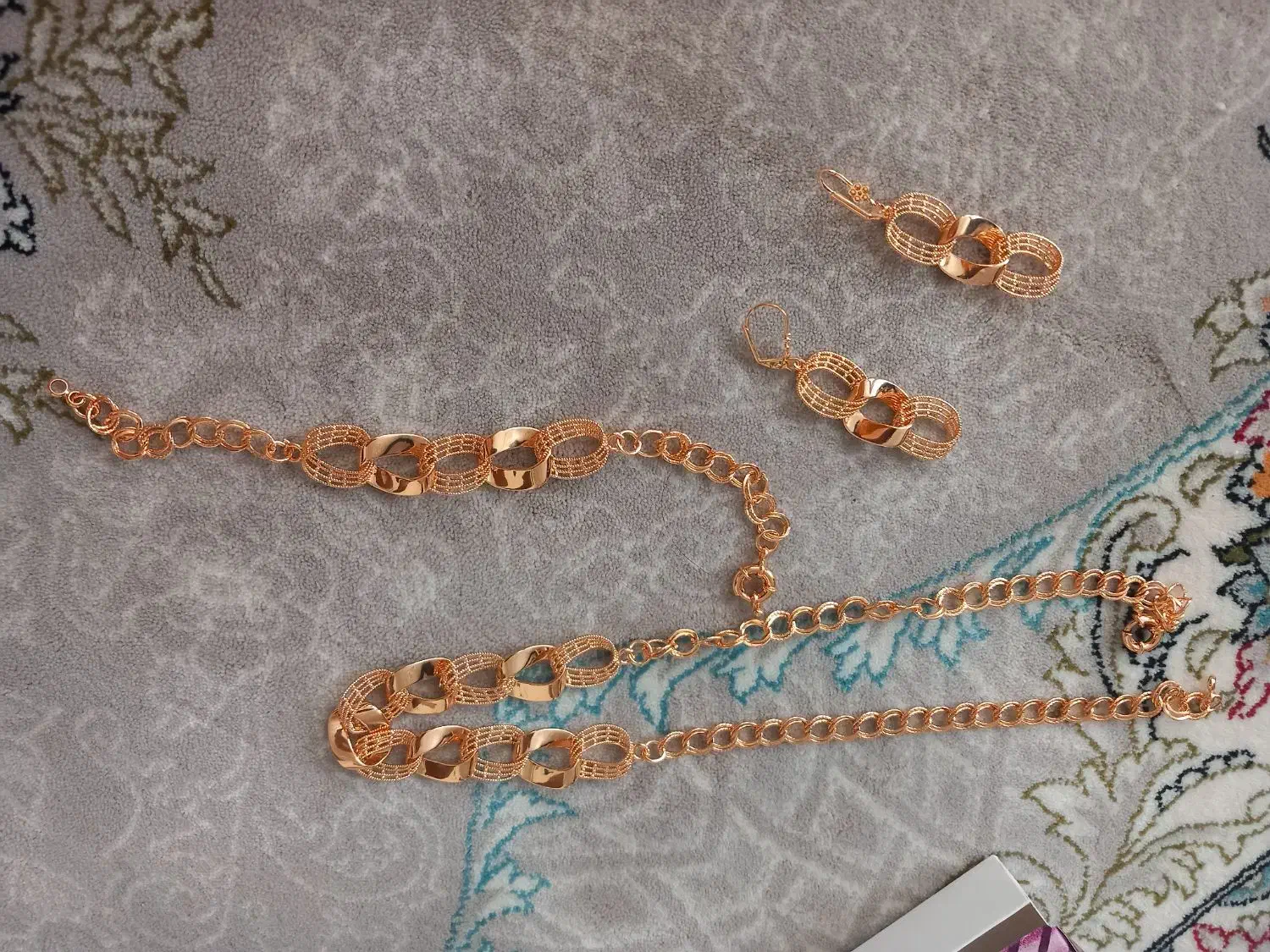 سرویس گردنبند وگوشواره بدلیجات|بدلیجات|ابهر, |دیوار