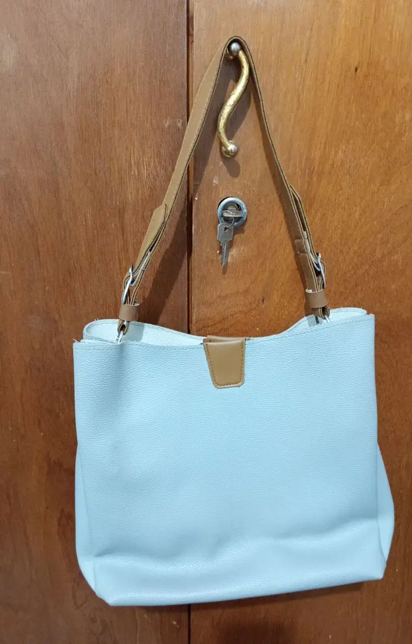 دو عدد کیف دوشی ...|کیف، کفش، کمربند|بندر انزلی, آخرخط|دیوار