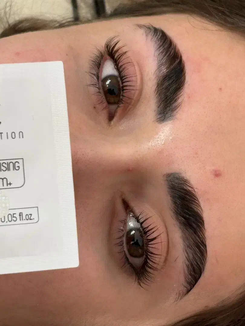 اکستنشن مژه و لیفت و لمینت مژه|خدمات آرایشگری و زیبایی|خرم‌آباد, |دیوار