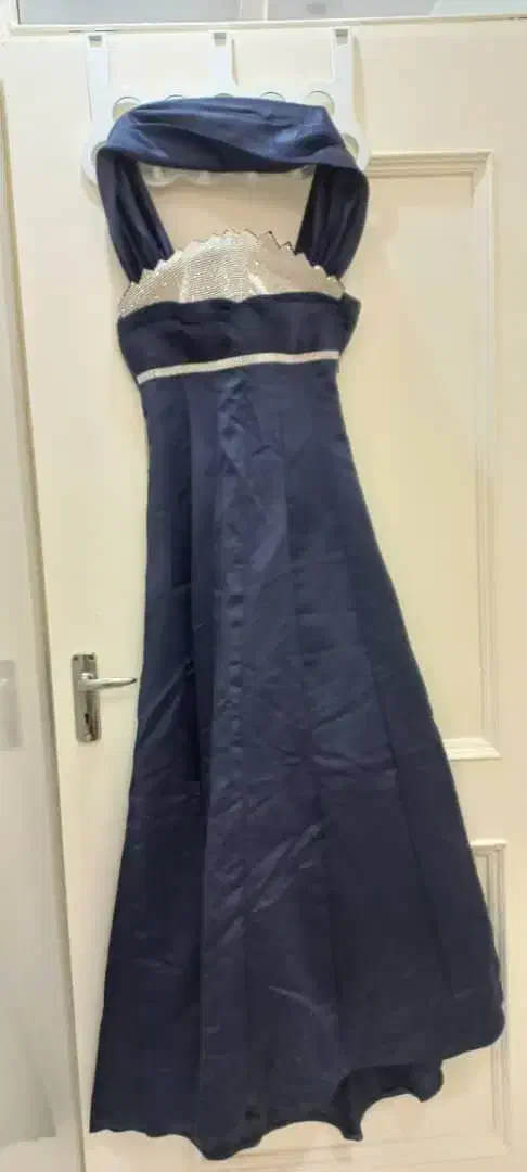 لباس مجلسی نو|لباس|اصفهان, پوریای ولی|دیوار