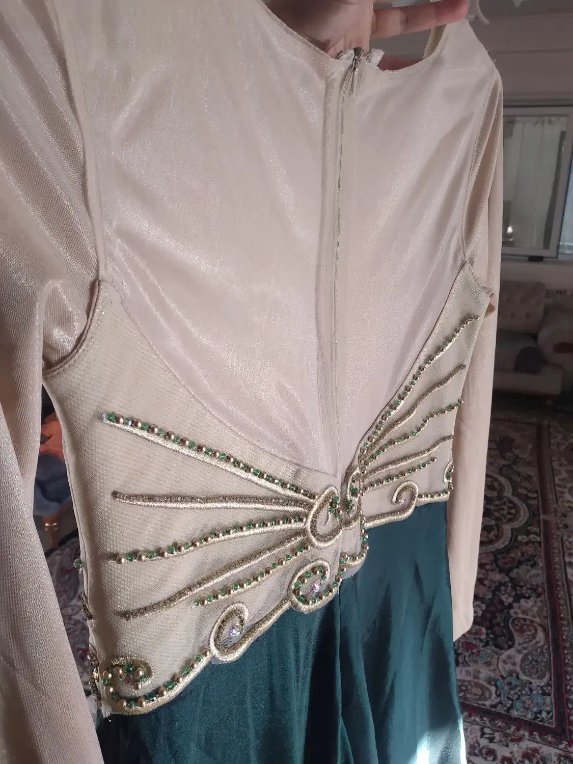 لباس مجلی و عقد|لباس|کوچصفهان, |دیوار