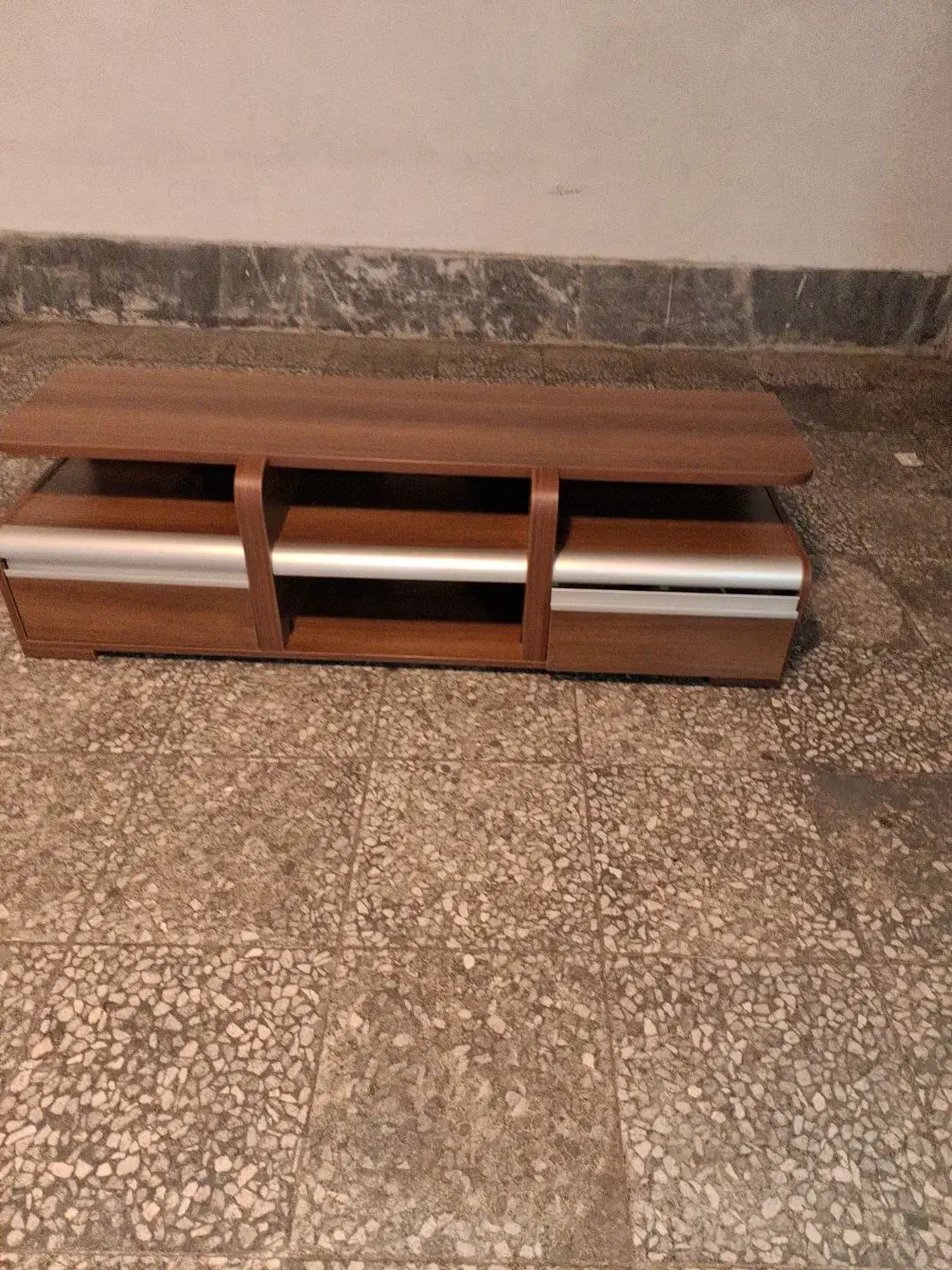 میز تلویزیون ام دی اف شرکتی نو نو به دلیل مهاجرت|میز تلویزیون|تهران, هروی|دیوار