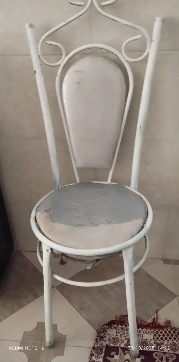 صندلی .میز .چوب لباسی .و تخت خواب|مبلمان خانگی و میز عسلی|زبرخان, |دیوار