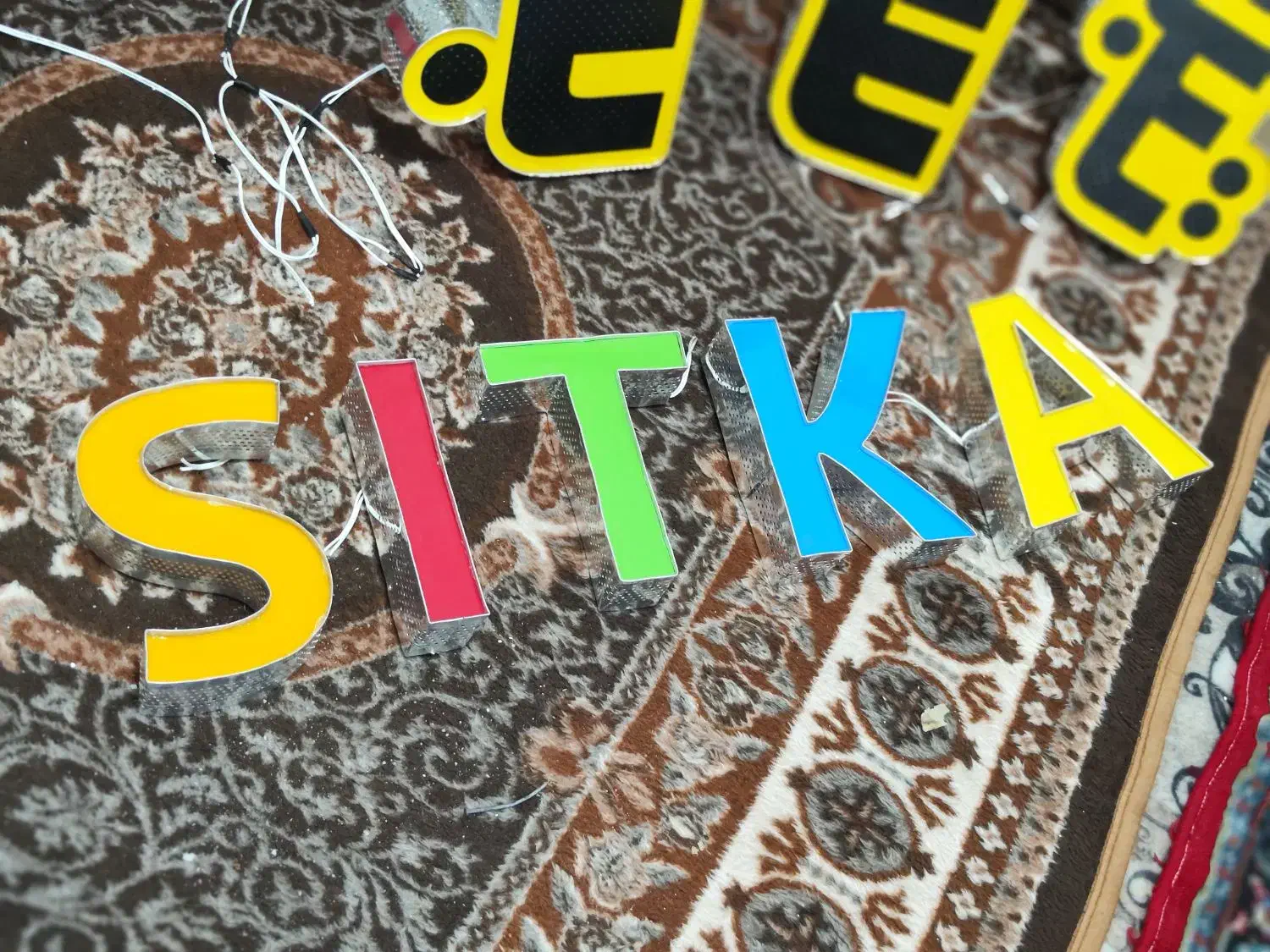 چلنیوم و ال ای دی  بستنی و آبمیوه و تاپینگ بستنی|کافی‌شاپ و رستوران|تبریز, |دیوار