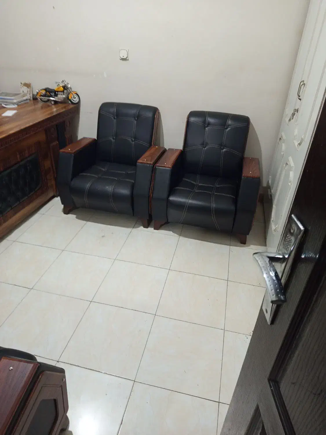 مبل اداری نو|مبلمان اداری|قرچک, زیبا شهر|دیوار