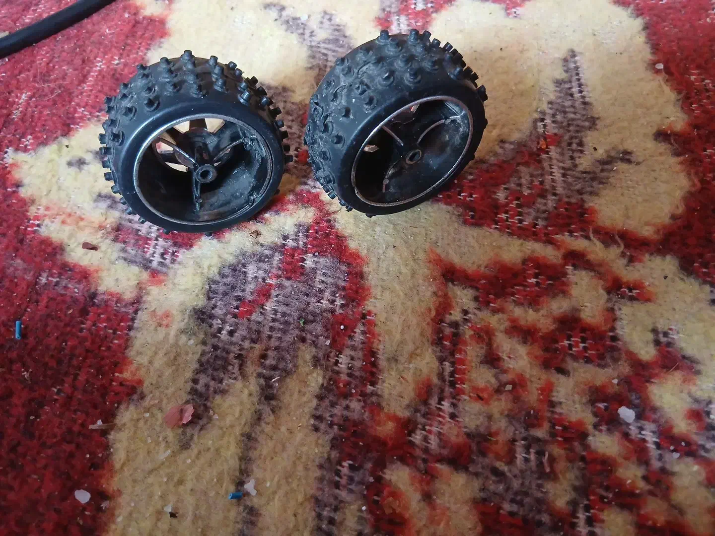 تایر ماشین کنترلی|اسباب‌‌بازی|ملکان, |دیوار