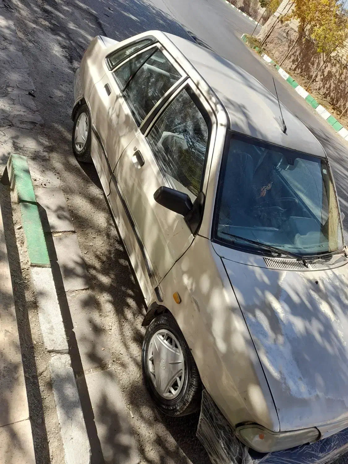 ماشین یکم آفتاب سوختگی داره یک سال بیمه داره|خودرو سواری و وانت|بومهن, |دیوار