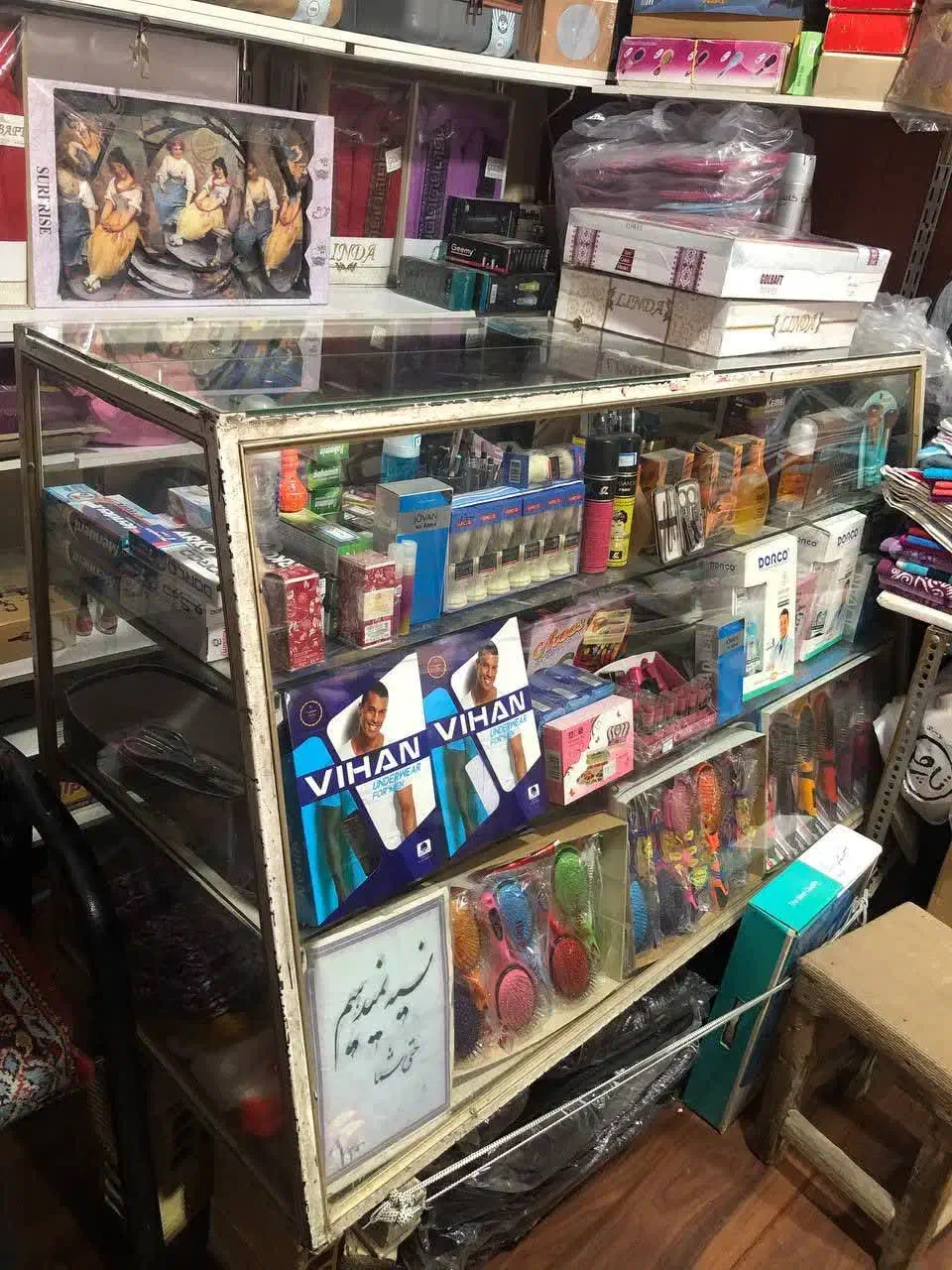 ویترین مغازه شیشه سکوریت|فروشگاه و مغازه|بروجرد, |دیوار