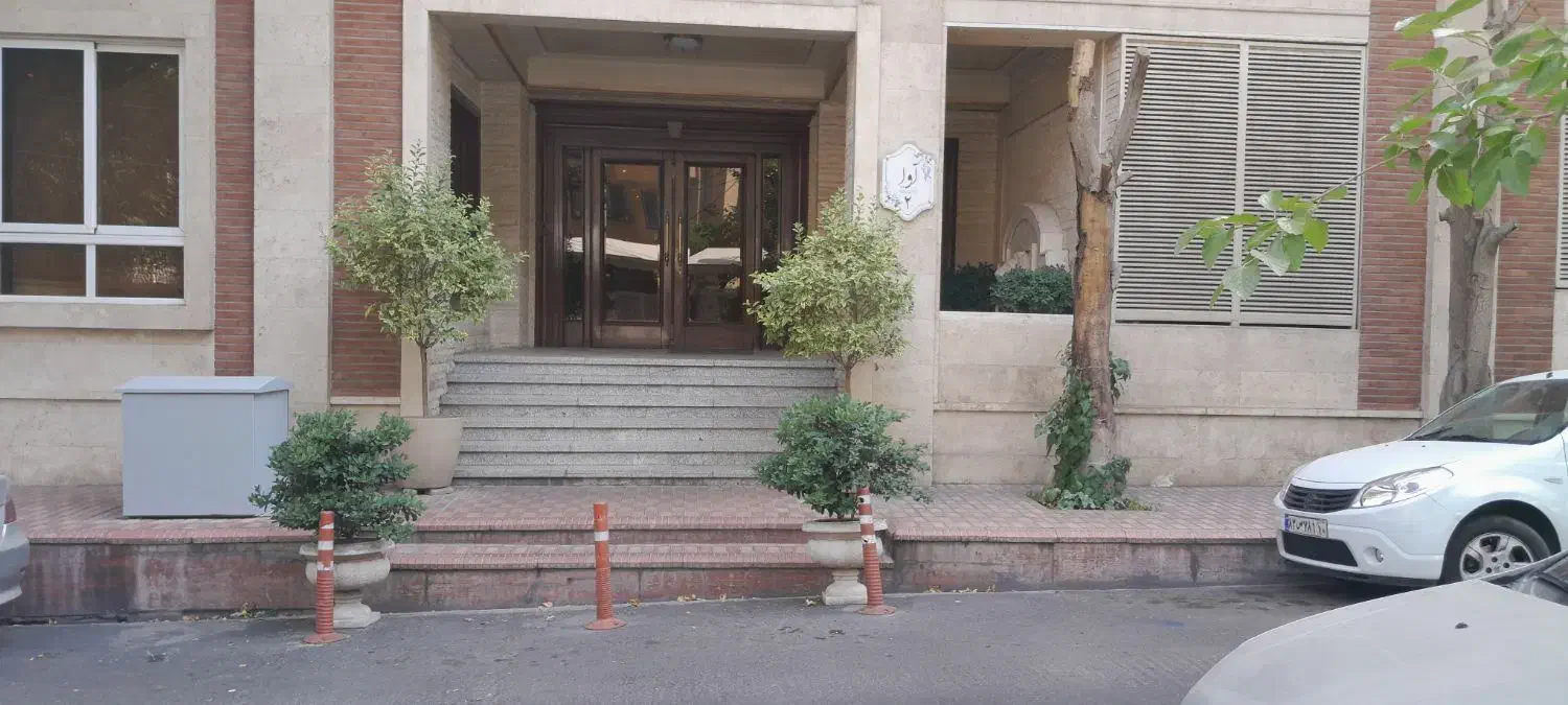 استخدام لابی من ساختمان مسکونی|استخدام سرایداری و نظافت|تهران, آجودانیه|دیوار