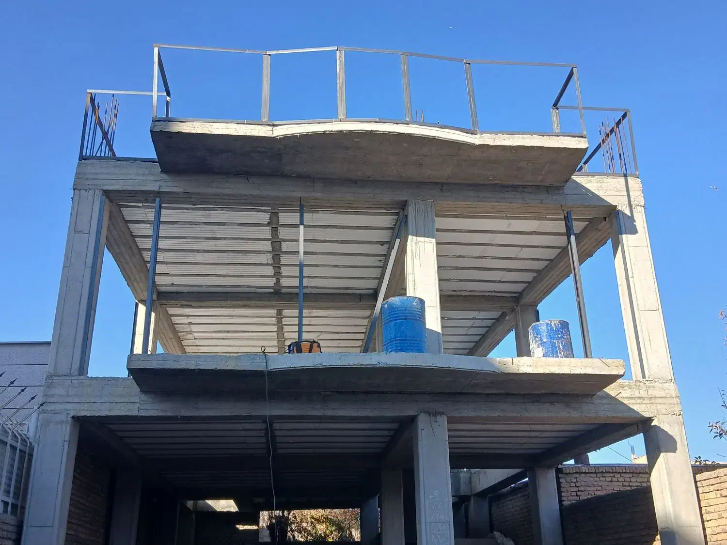 جوشکاری و ساخت سایه بان|خدمات پیشه و مهارت|ورزقان, |دیوار