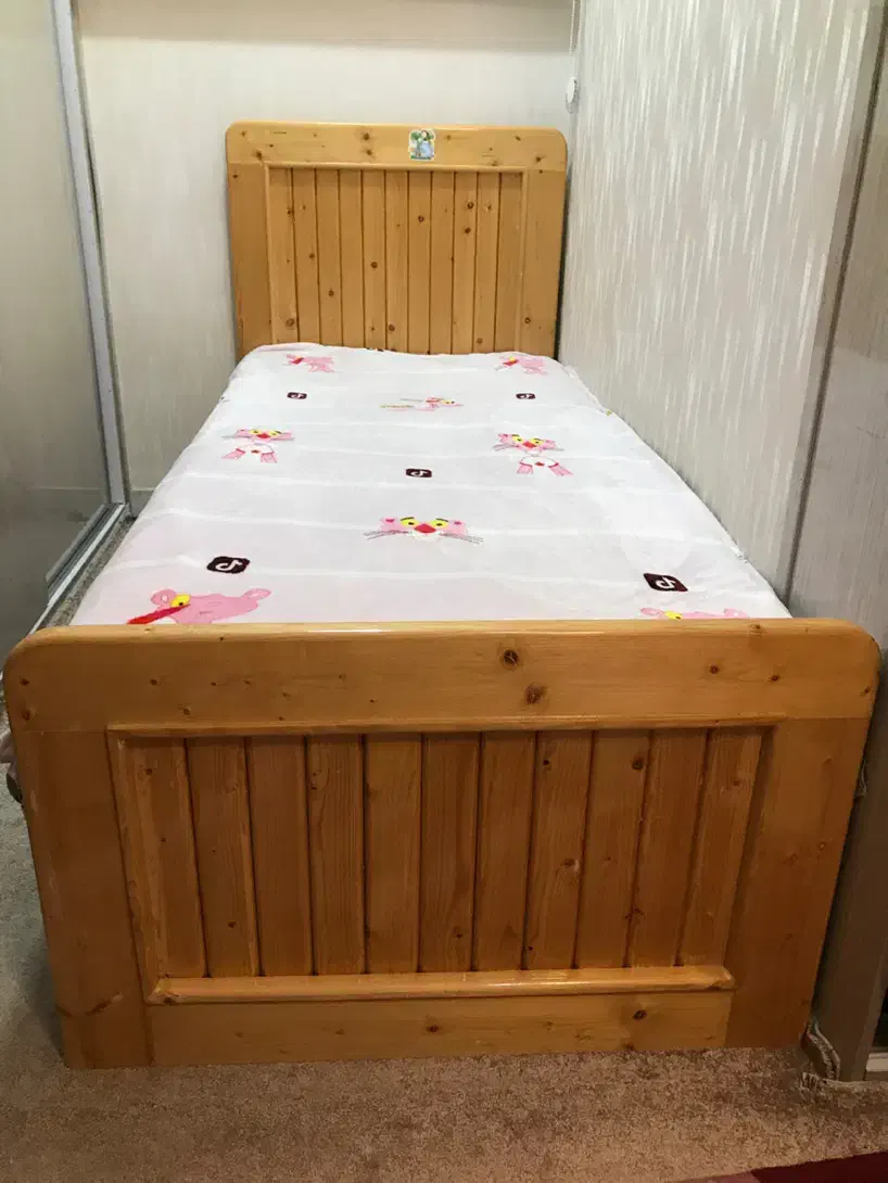 تخت تک نفره تمام چوب روسی در حد نو|تخت و سرویس خواب|ارومیه, |دیوار