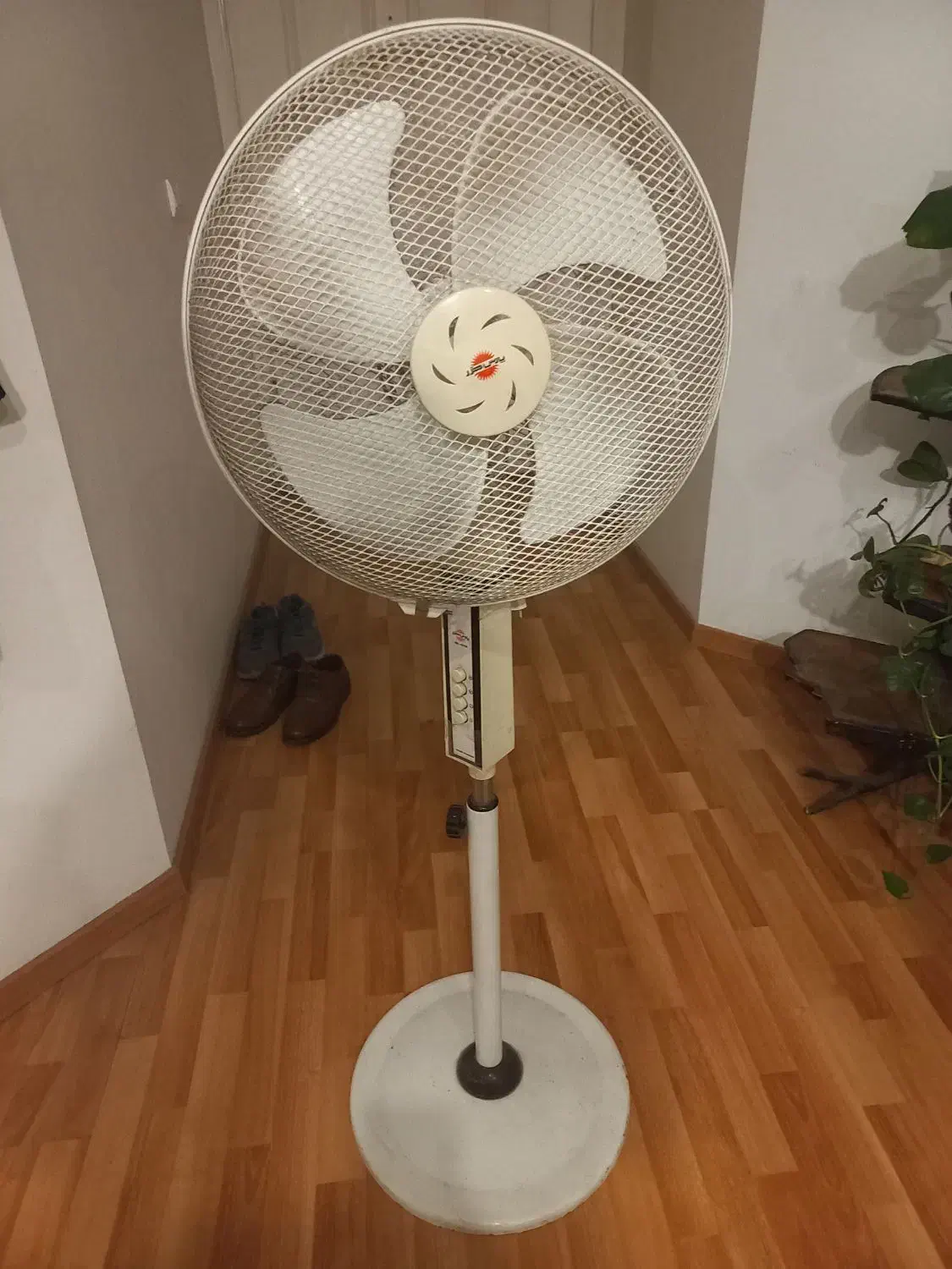 پنکه کارکرده قیمت یک میلیوهفتصد|پنکه و تصفیهکنندهٔ هوا|گرگان, |دیوار