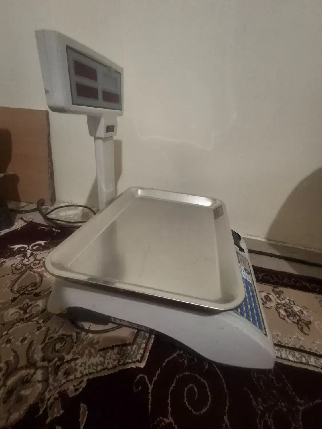 ترازو و دستگاه پرس و سبد حصیری|فروشگاه و مغازه|بجنورد, |دیوار