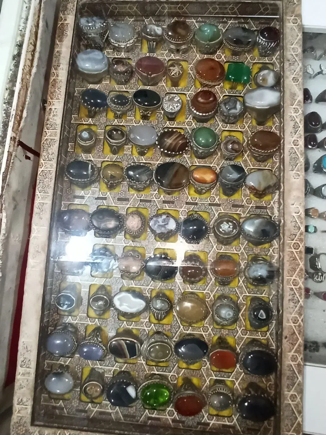 گیوه و تسبی شاه مقصود و کمربند|کیف، کفش، کمربند|برازجان, |دیوار