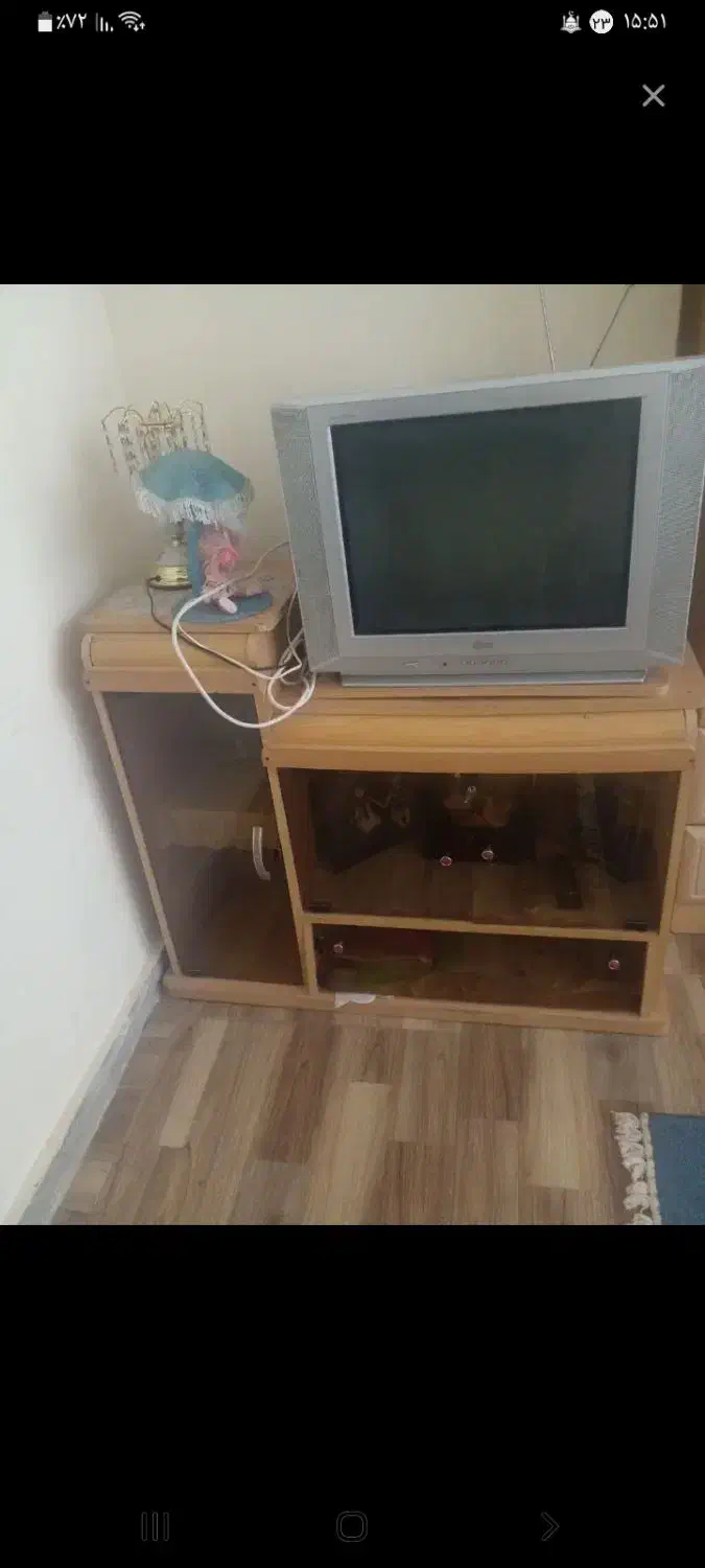 میز و تلویزیون و دستگاه دیجیتال|تلویزیون و پروژکتور|رفسنجان, |دیوار