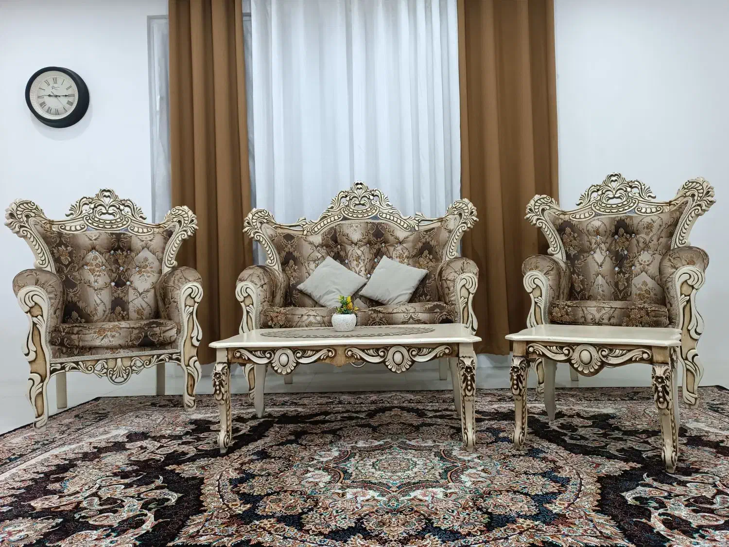 مبل سلطنتی ۴نفره|مبلمان خانگی و میز عسلی|محمدشهر, محمدشهر|دیوار