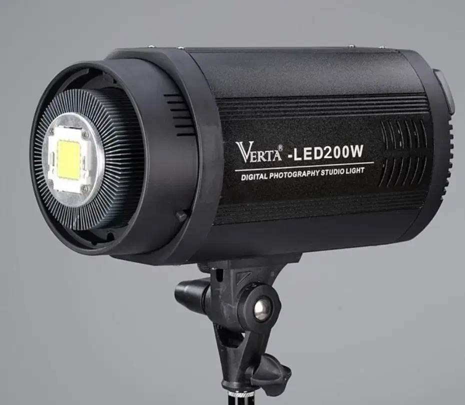 نور ثابت فیلمبرداری ورتا ۲۰۰وات اکبند با کاسه|دوربین عکاسی و فیلمبرداری|تهران, فدک|دیوار