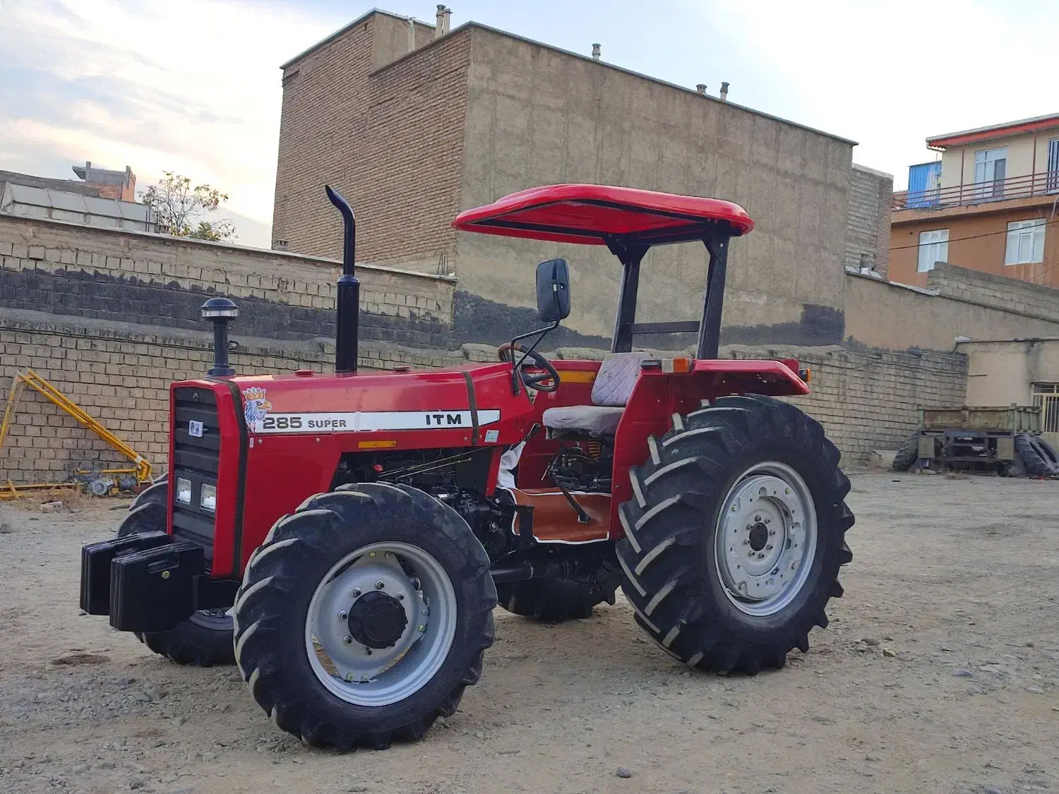 تراکتور 285 مدل 92 جفت کارخانه عروسک|خودرو سنگین|سقز, |دیوار