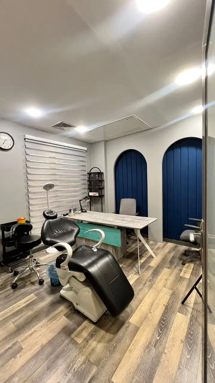 اتاق در مطب (فرمانیه) مناسب برای محتوا سازی|اجارهٔ دفتر کار، اتاق اداری، مطب|تهران, فرمانیه|دیوار