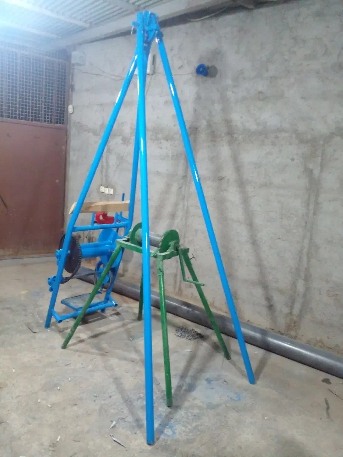 ساخت وتعمیر بالابرهای حفر چاه(گلکش)|ماشین‌آلات صنعتی|اصفهان, درب کوشک|دیوار