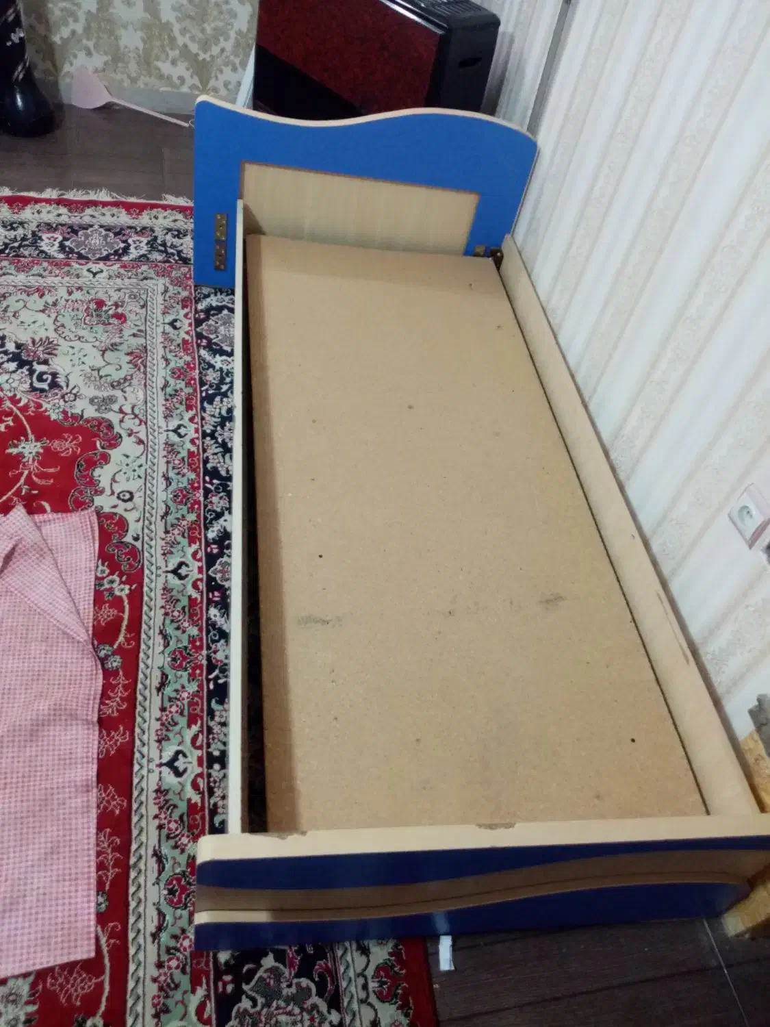 تخت یک. نفره|تخت و سرویس خواب|شیروان (خراسان), |دیوار