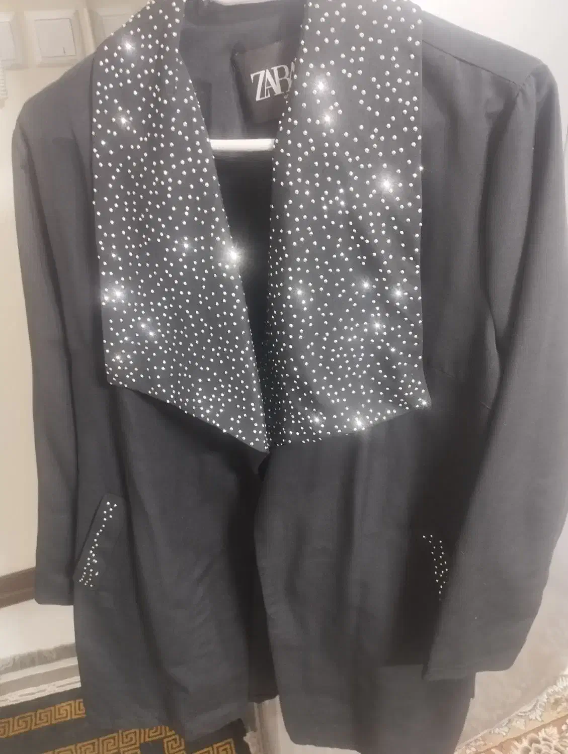 مانتودرحدنو|لباس|برخوار, |دیوار