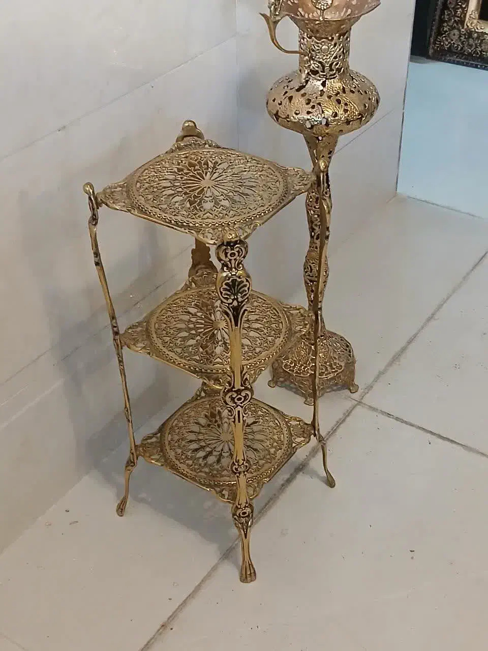 میز سه پایه برنجی کنار سالنی|مبلمان خانگی و میز عسلی|زنجان, |دیوار