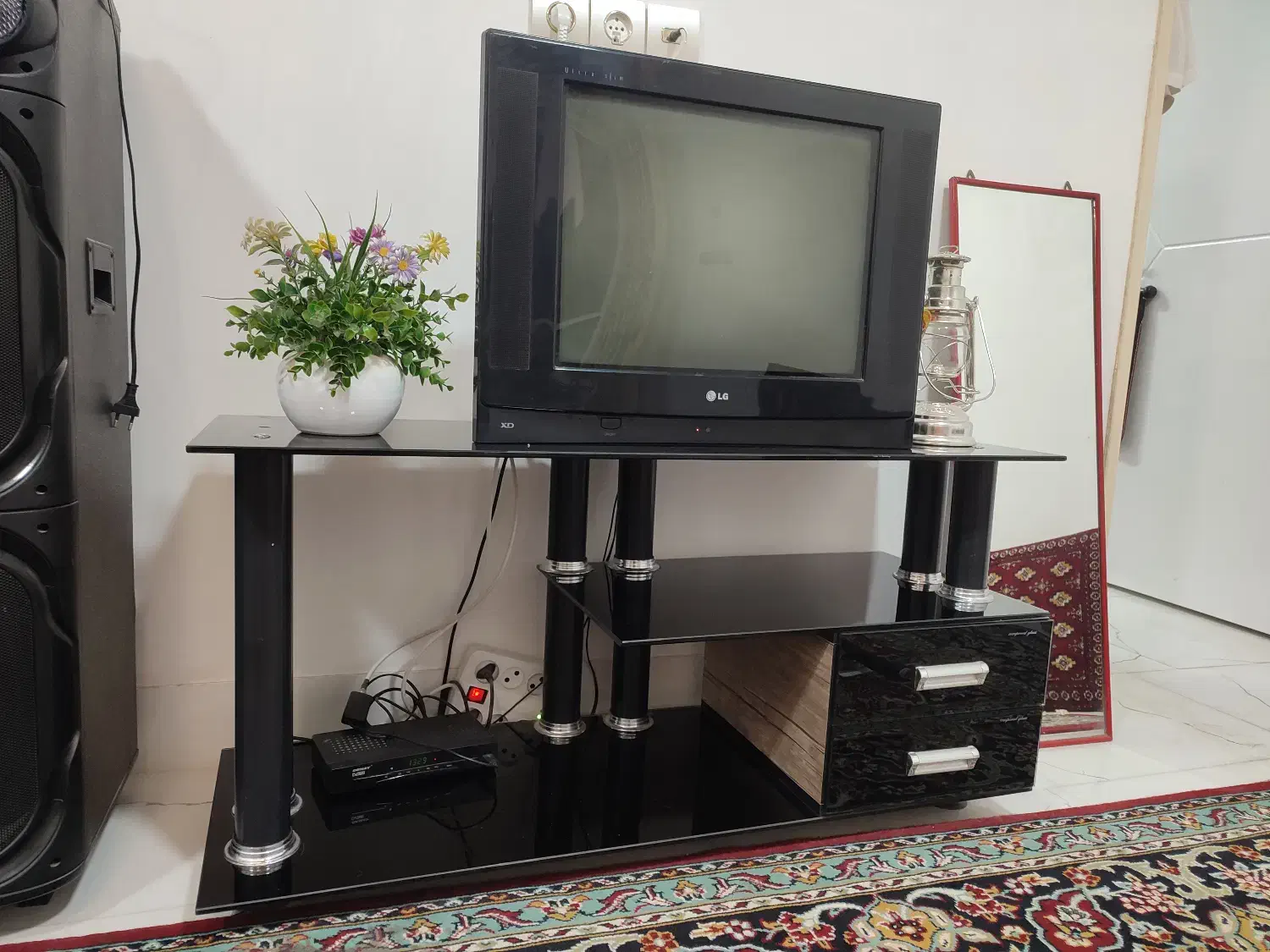 تلویزیون دیجیتال و میز|تلویزیون و پروژکتور|گناباد, |دیوار