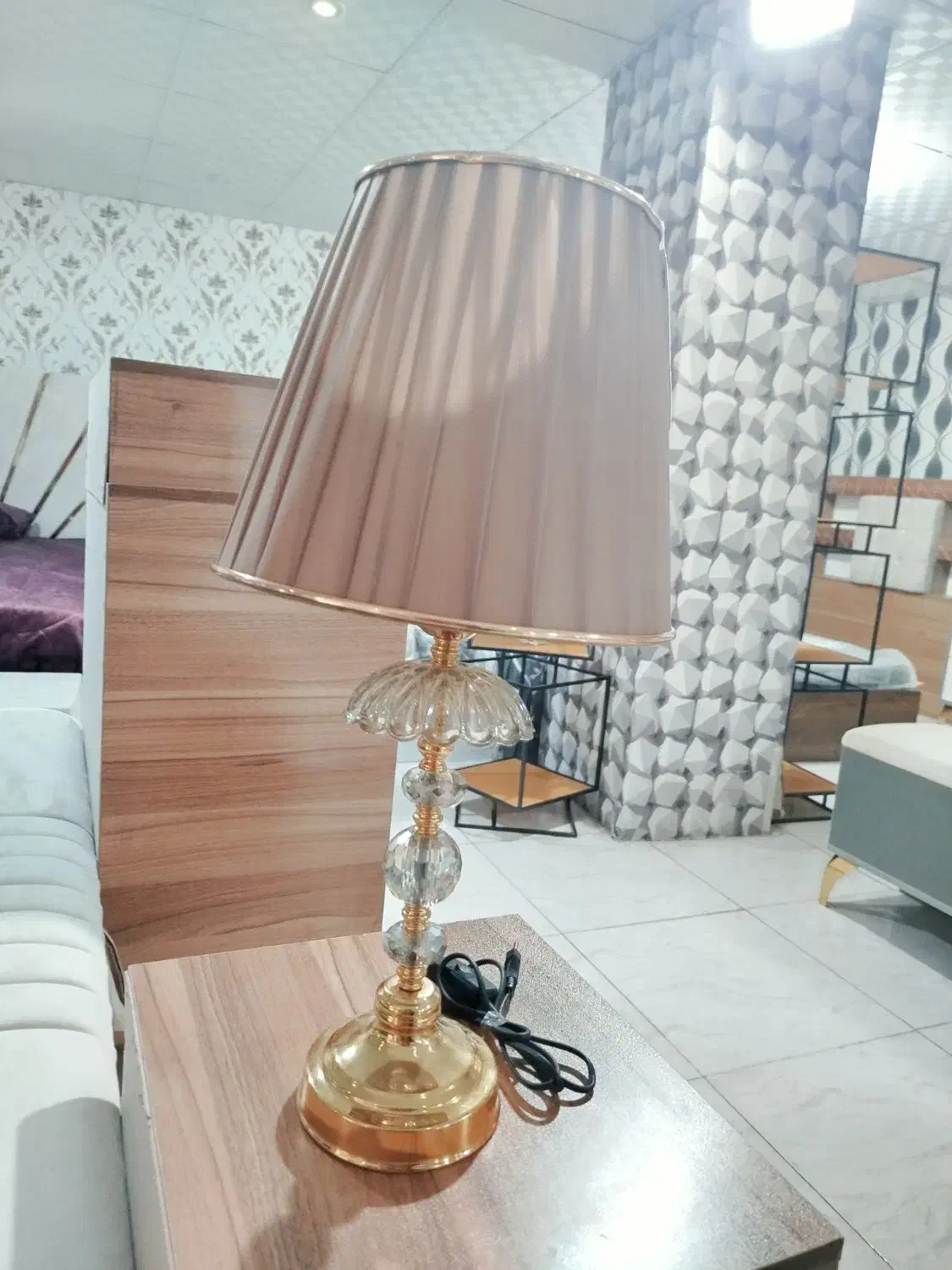 آباژور رومیزی زرکالایی|چراغ خواب و آباژور|یاسوج, |دیوار