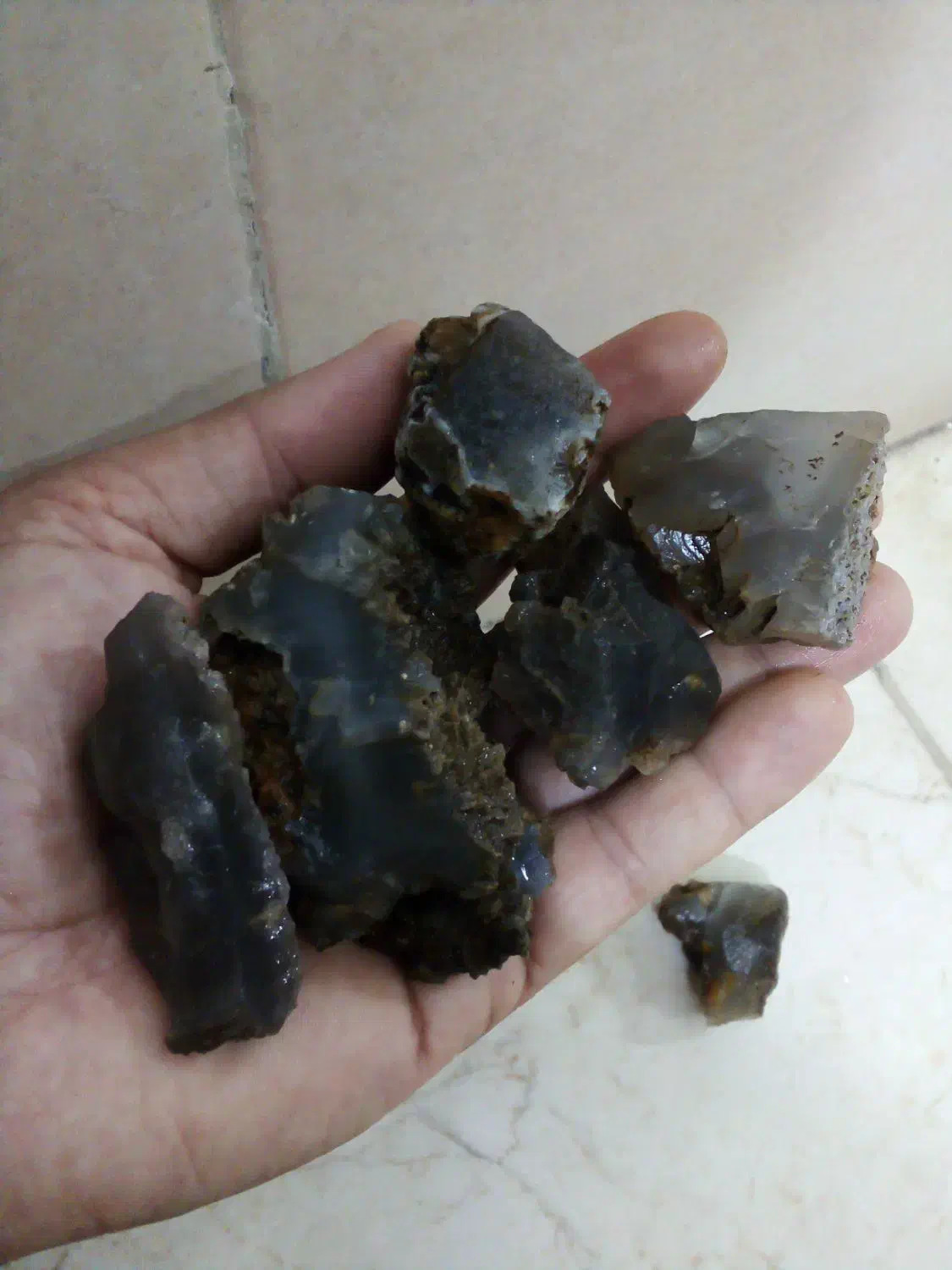 سنگ عقیق سوسنی همه سنگ موجود هست|جواهرات|لاهیجان, لیالستان|دیوار