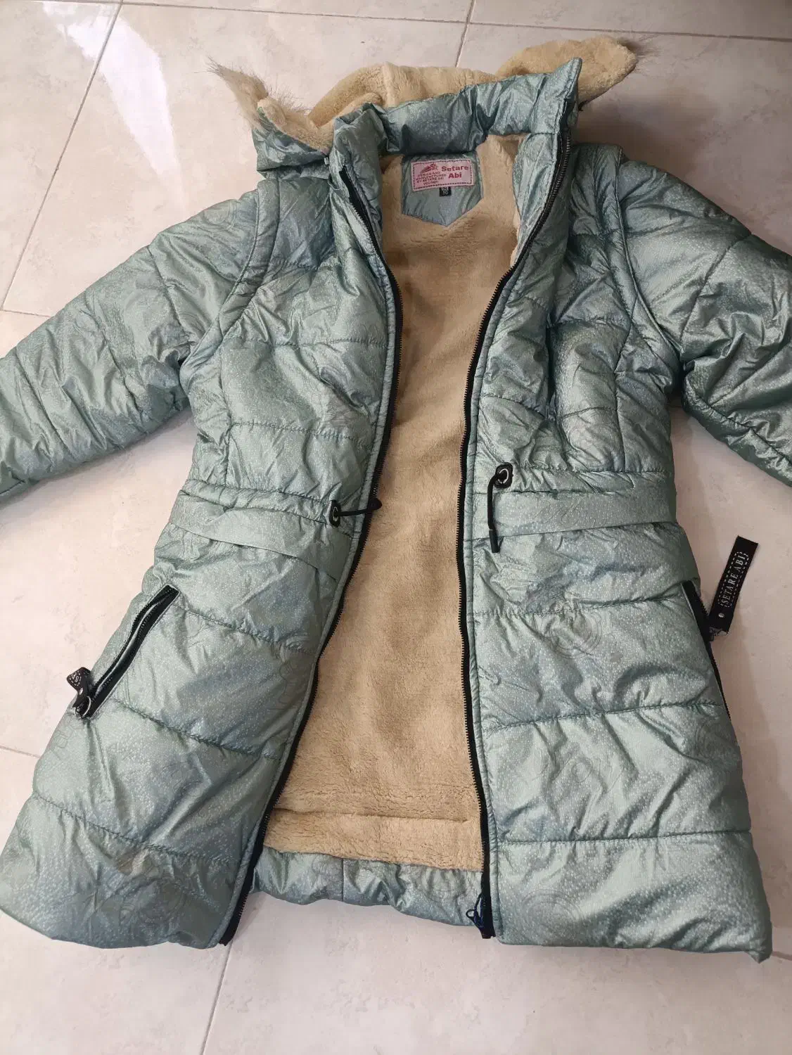 کاپشن|کفش و لباس بچه|ماهدشت, |دیوار