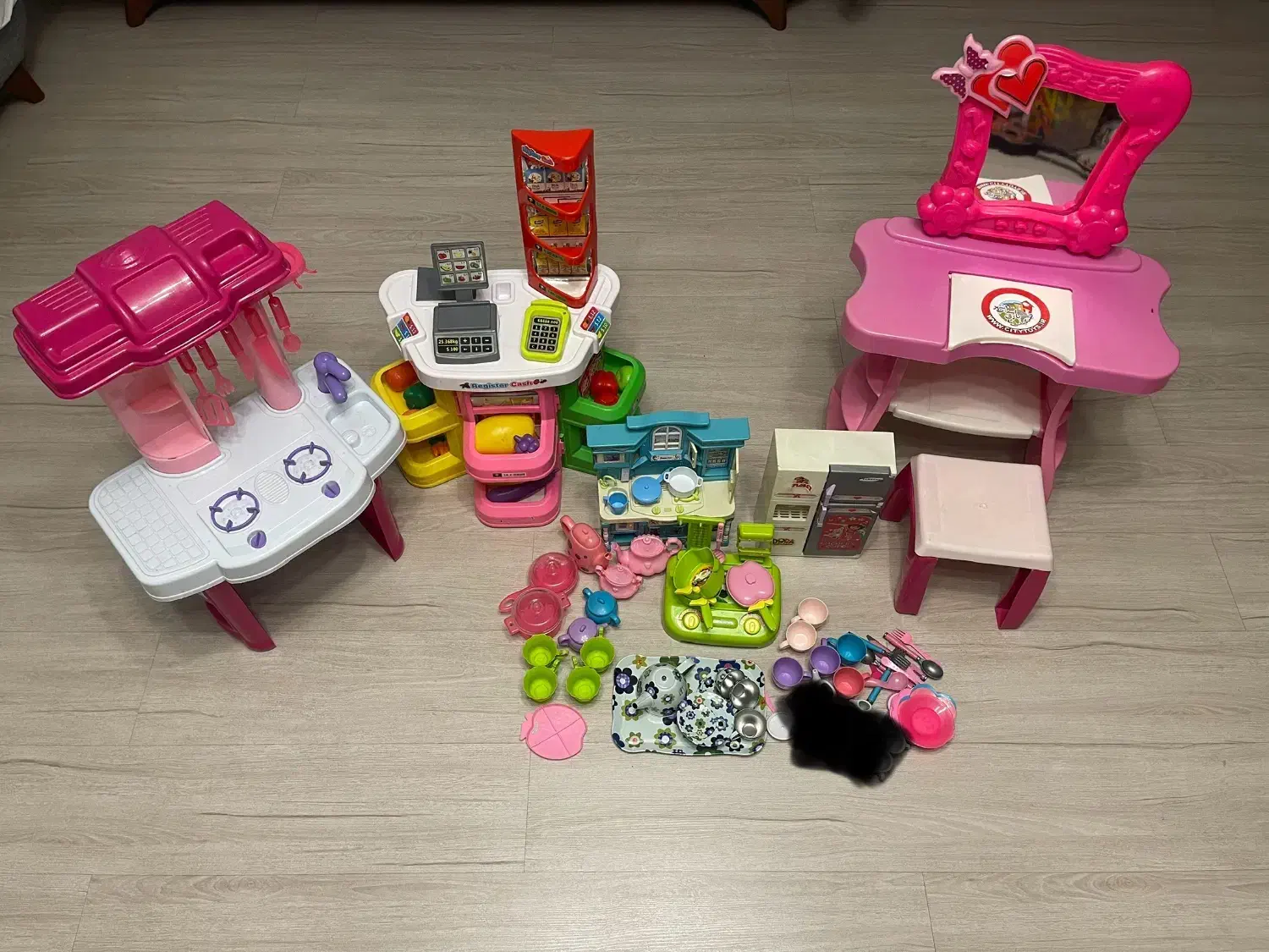 اسباب بازی|اسباب‌بازی بچه|تهران, دبستان|دیوار