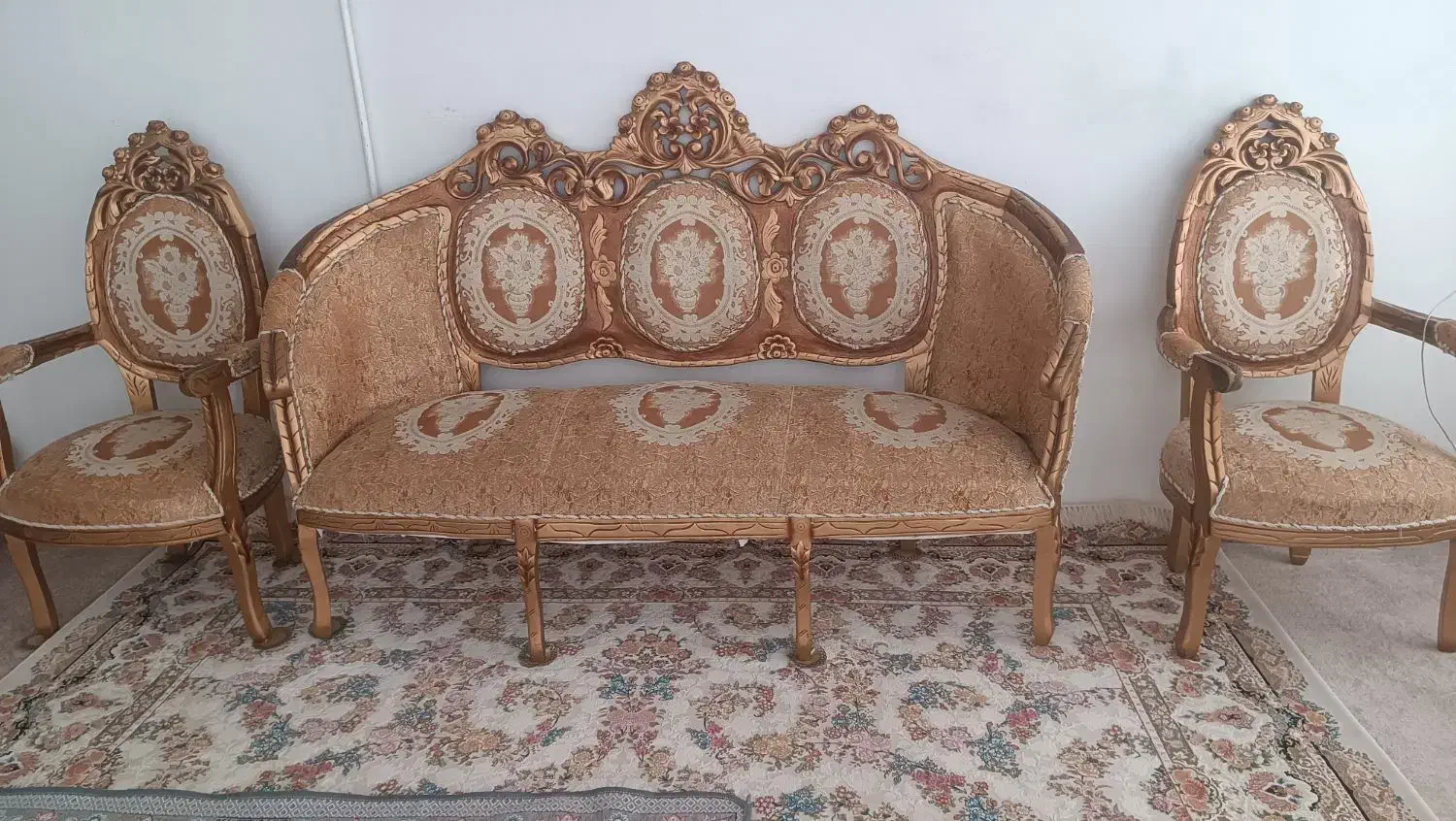 مبل سلطنتی|مبلمان خانگی و میز عسلی|ایوان, |دیوار