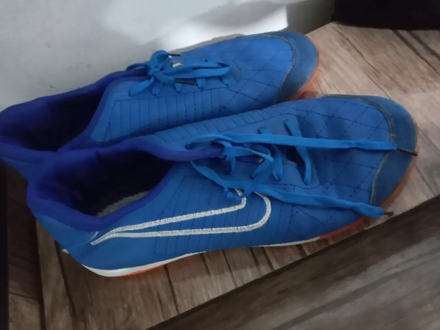 کفش|کیف، کفش، کمربند|چناران, |دیوار