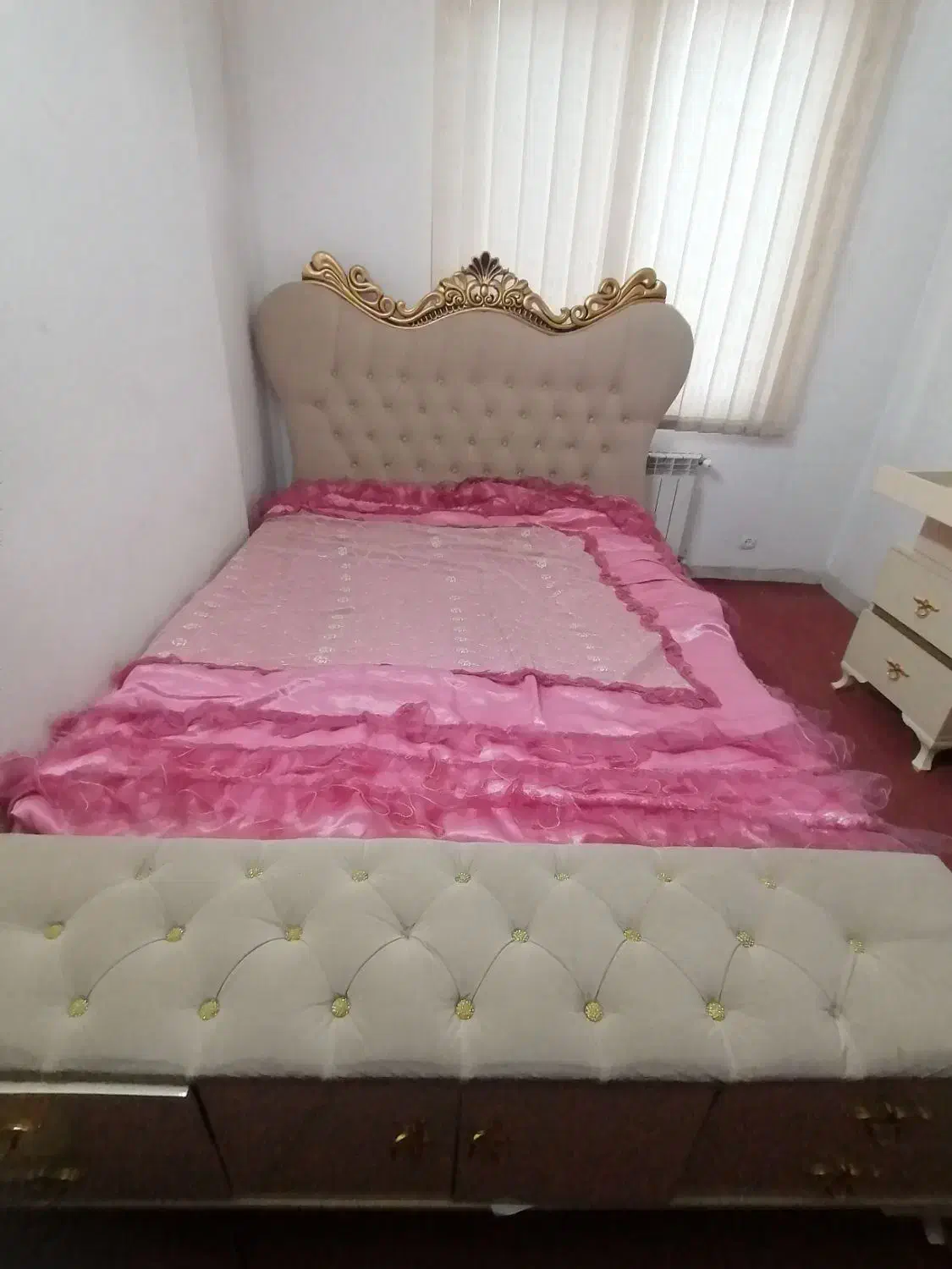 ست کامل سرویس اتاق شامل تخت خواب، دکوری،میز ارایشی|تخت و سرویس خواب|کرمان, |دیوار