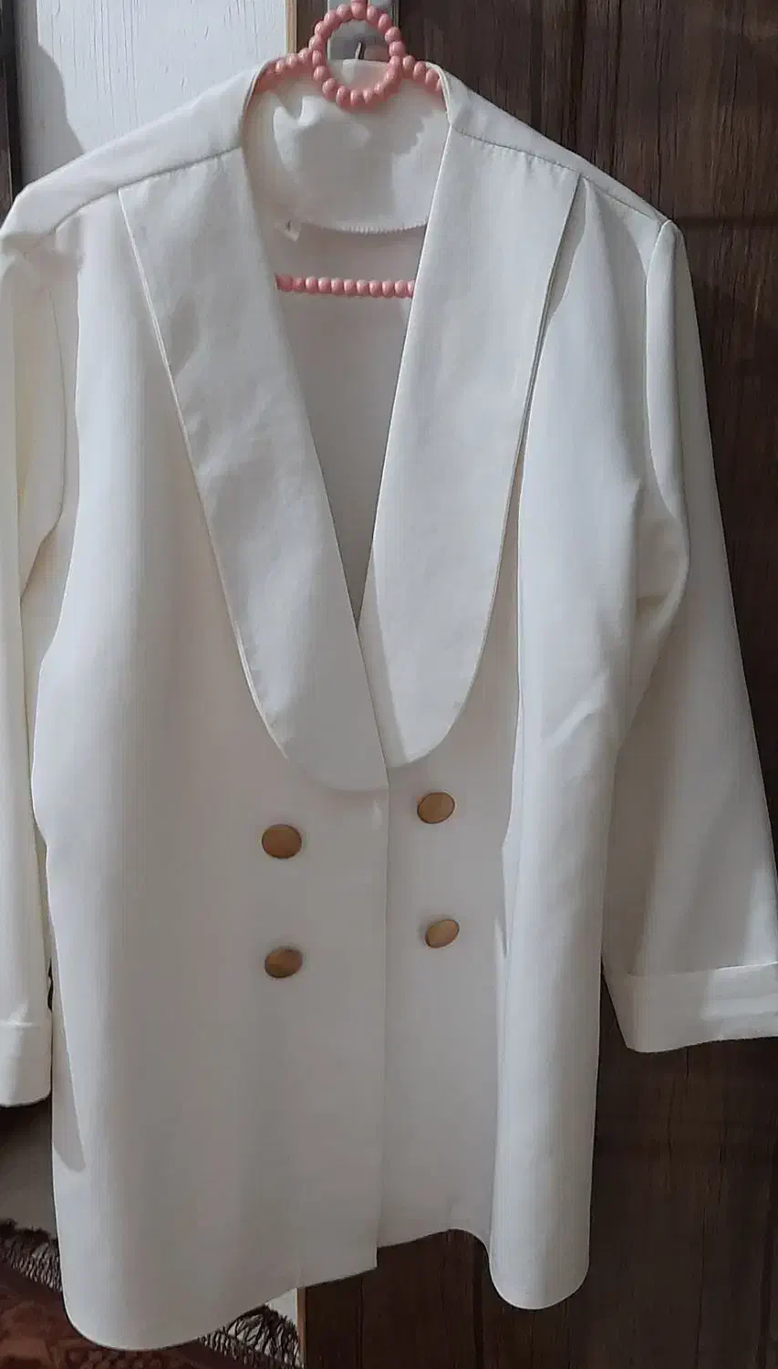 کت سفید|لباس|فیروزآباد (فارس), |دیوار