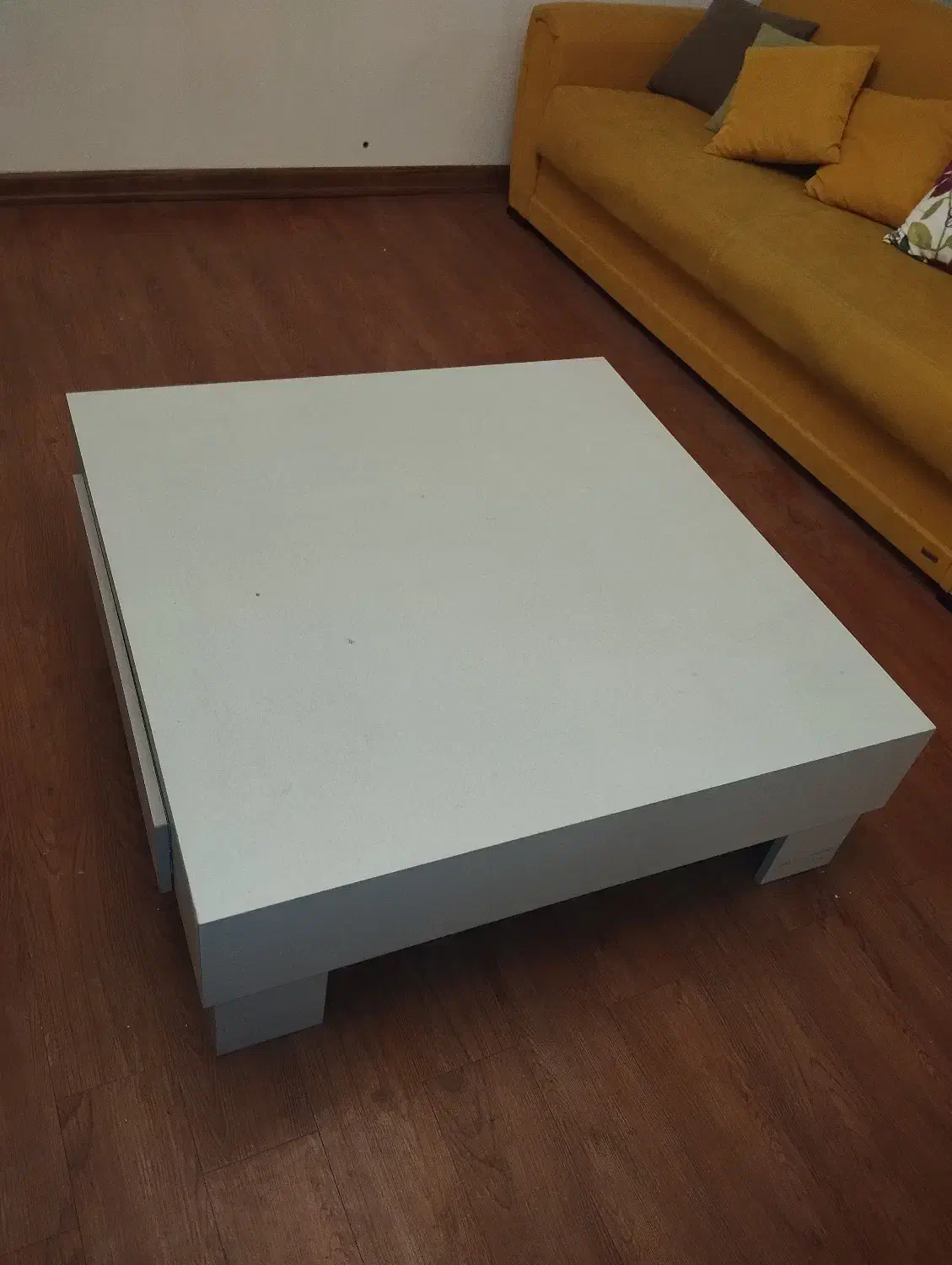 میز سفید وسط مبل کاملا نو|مبلمان خانگی و میز عسلی|بابل, |دیوار