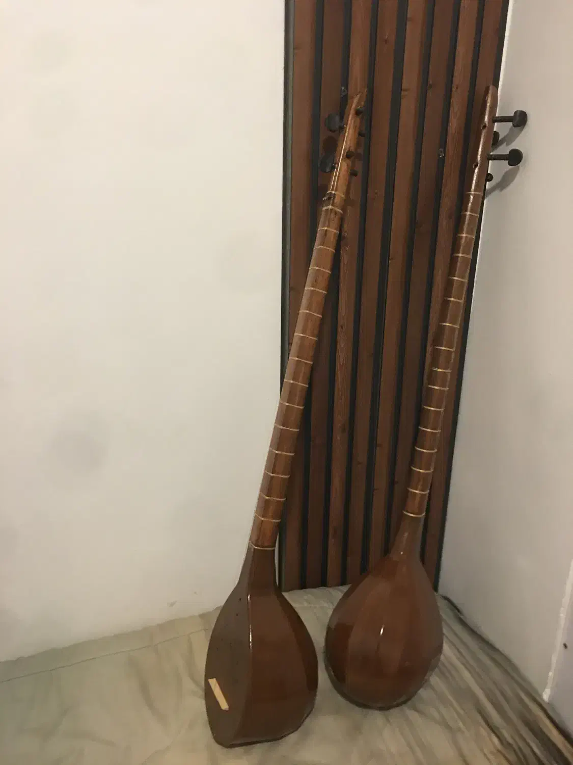 سه تار|سازهای سنتی|قم, انسجام|دیوار