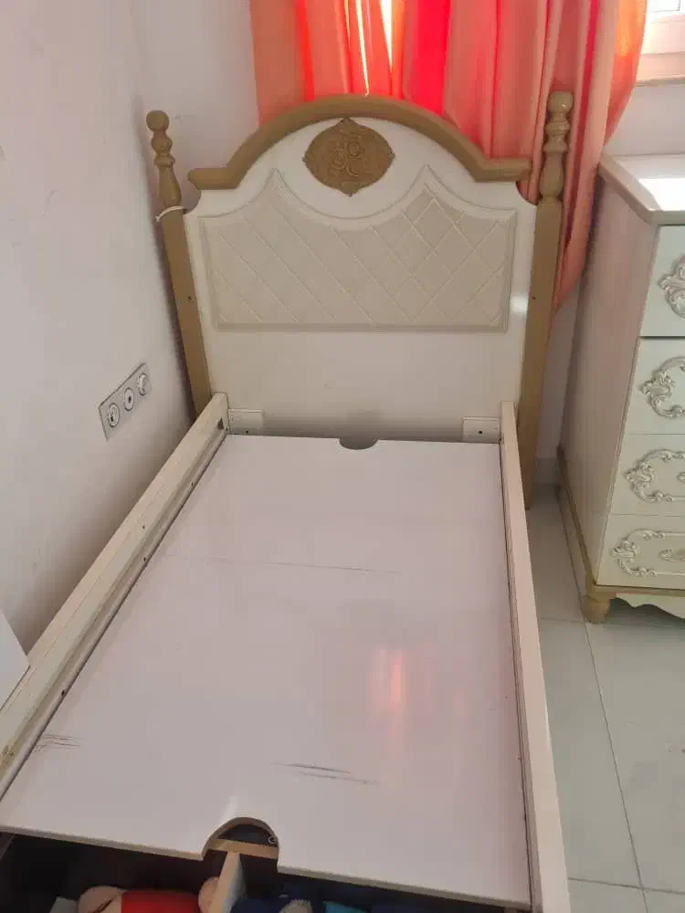 تخت ودراور و کمد بچه|اسباب و اثاث بچه|بابلسر, |دیوار