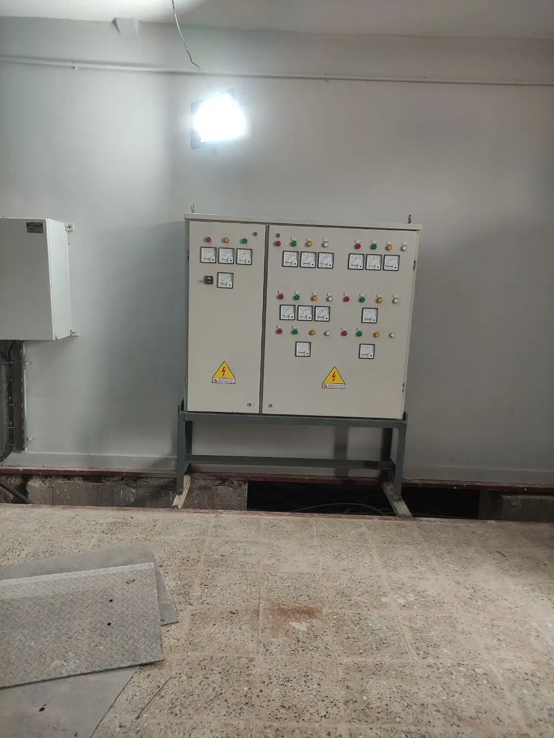 برق کار صنعتی و ساختمانی|خدمات پیشه و مهارت|شوشتر, |دیوار