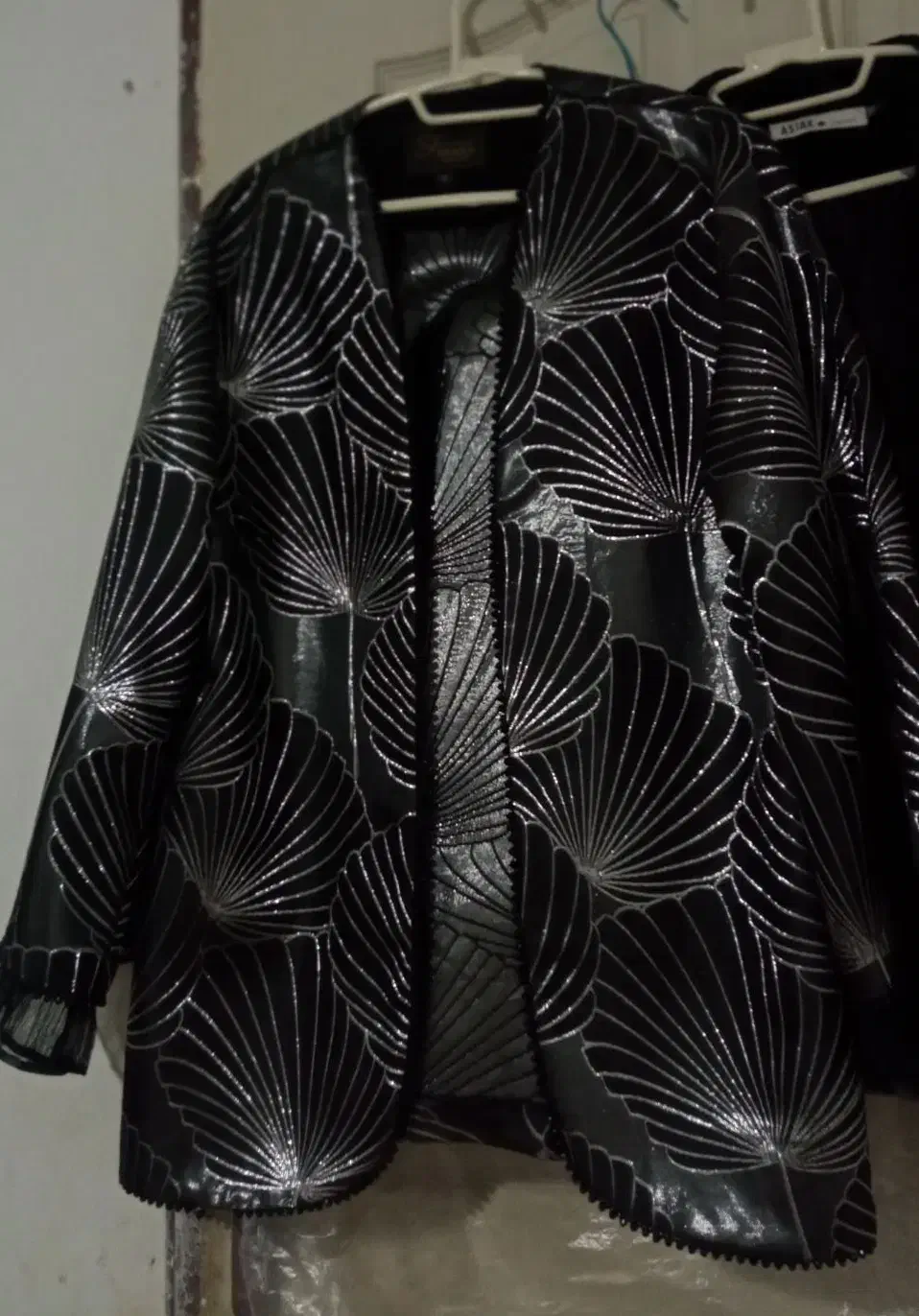 کت  و مانتو|لباس|یاسوج, |دیوار