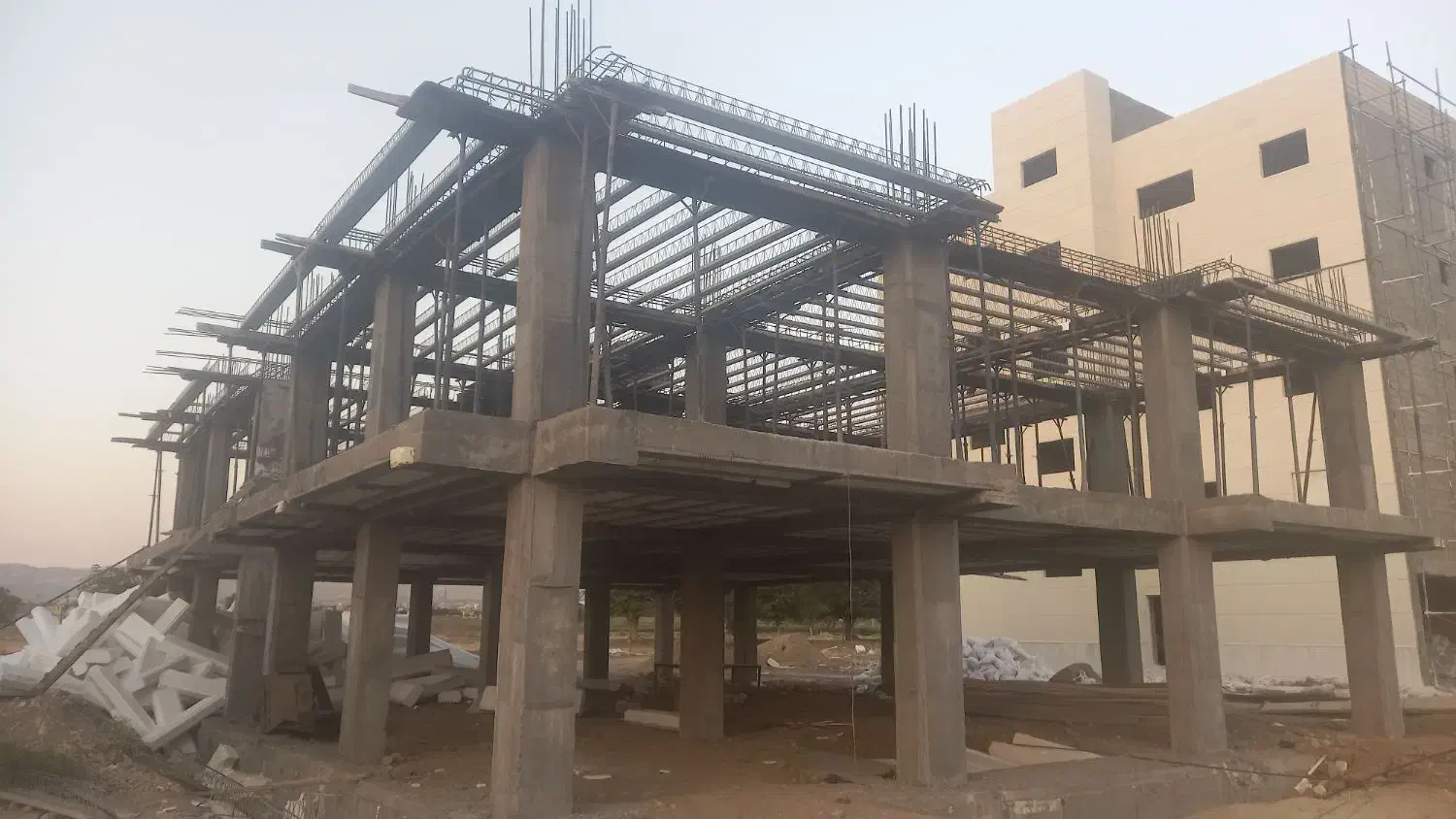 نیروی ساده و استاد کار ارماتوربندی|استخدام معماری، عمران و ساختمانی|بروجرد, |دیوار